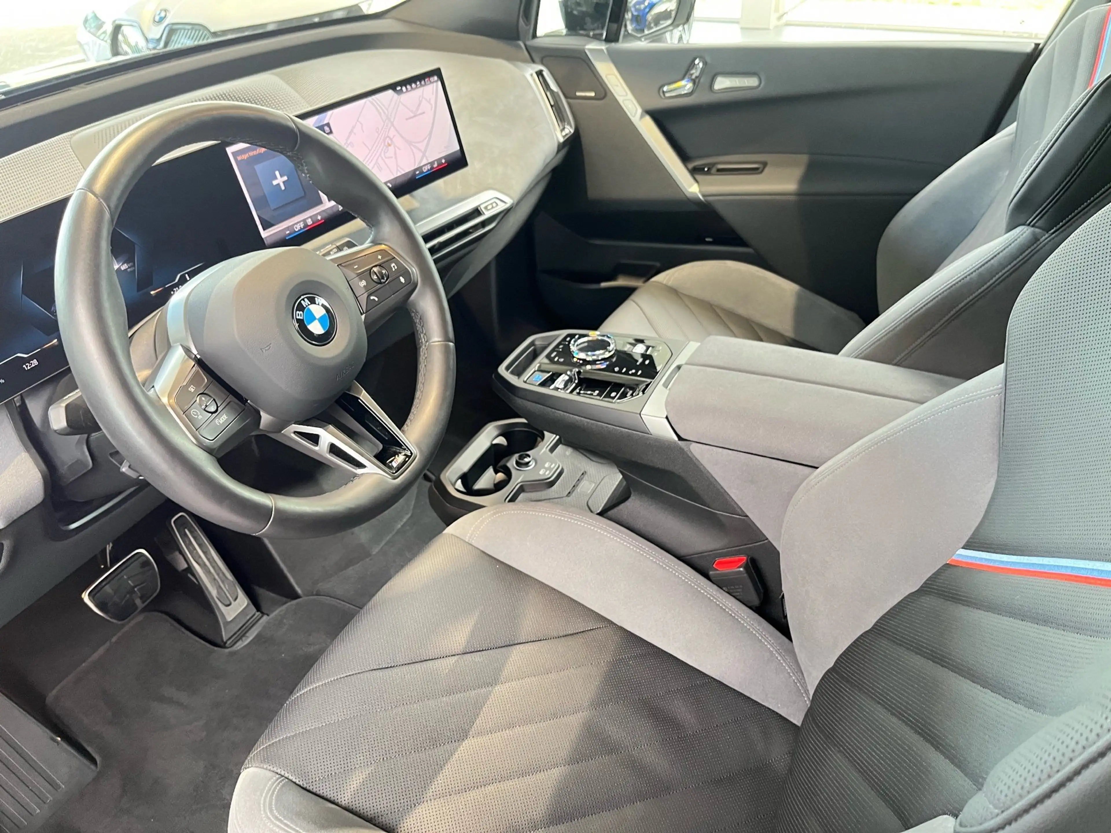 BMW iX xDrive45 M Sportpaket AHK/Soft-Close/Harman/Massag — photo 15