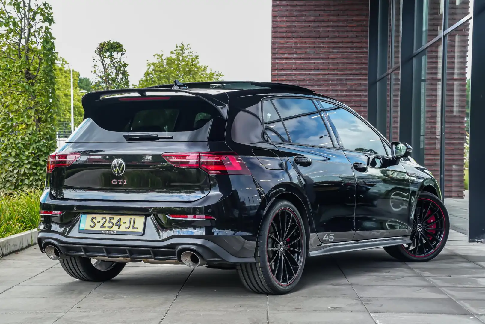Volkswagen Golf GTI Clubsport 45 Jahre 2.0 300pk TSI |Akrapovic|Harman Zwart - 2