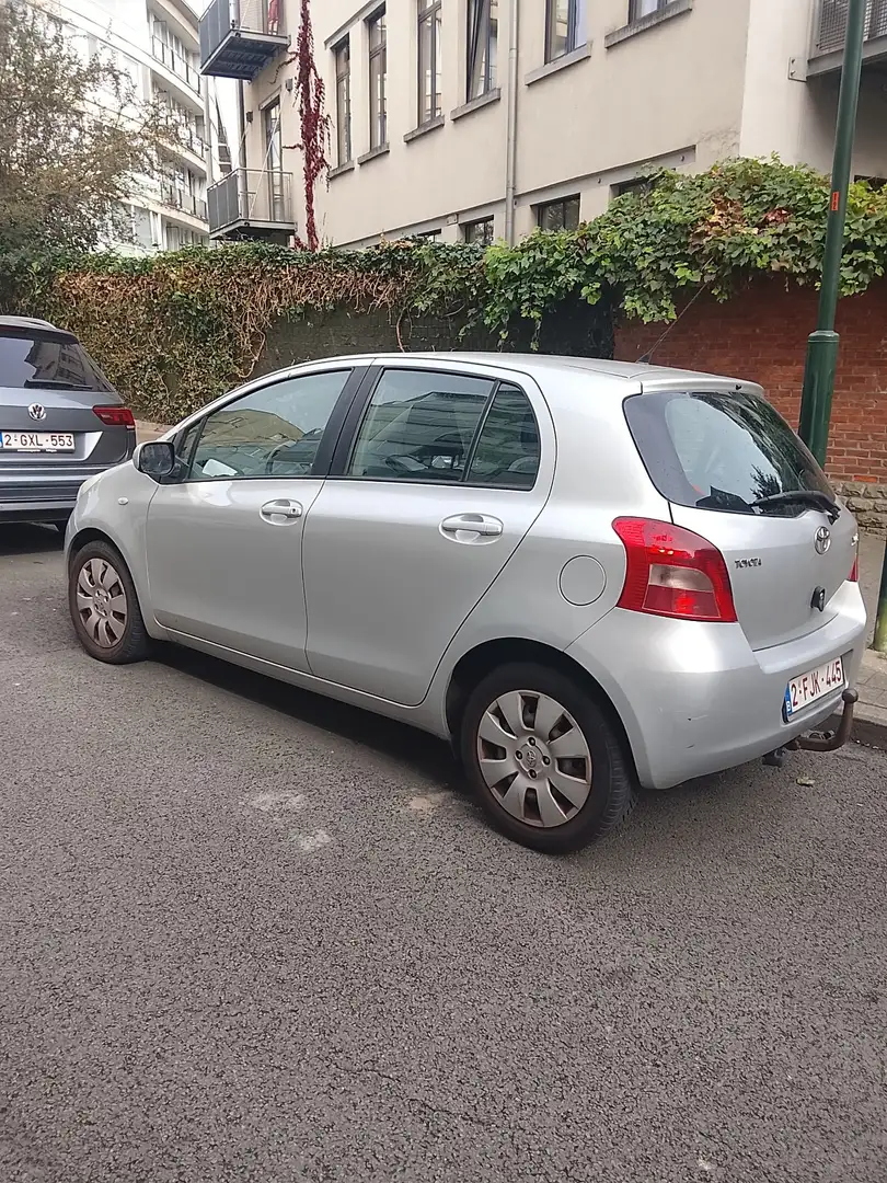 Toyota Yaris 1.3 - 87 VVT-i Sol MultiMode - 2