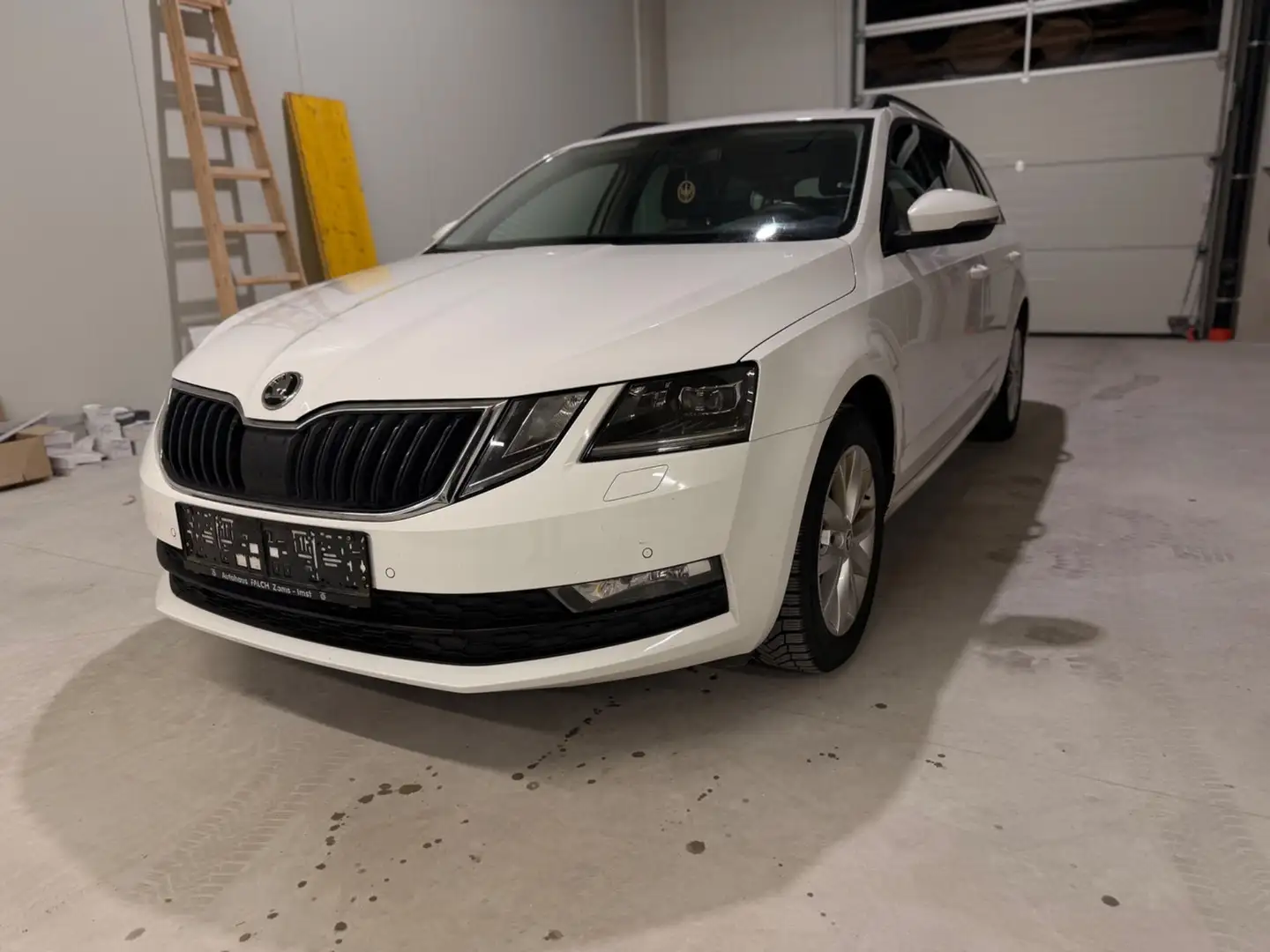Skoda Octavia 1.6 TDI DPF Ambition Blanc - 1