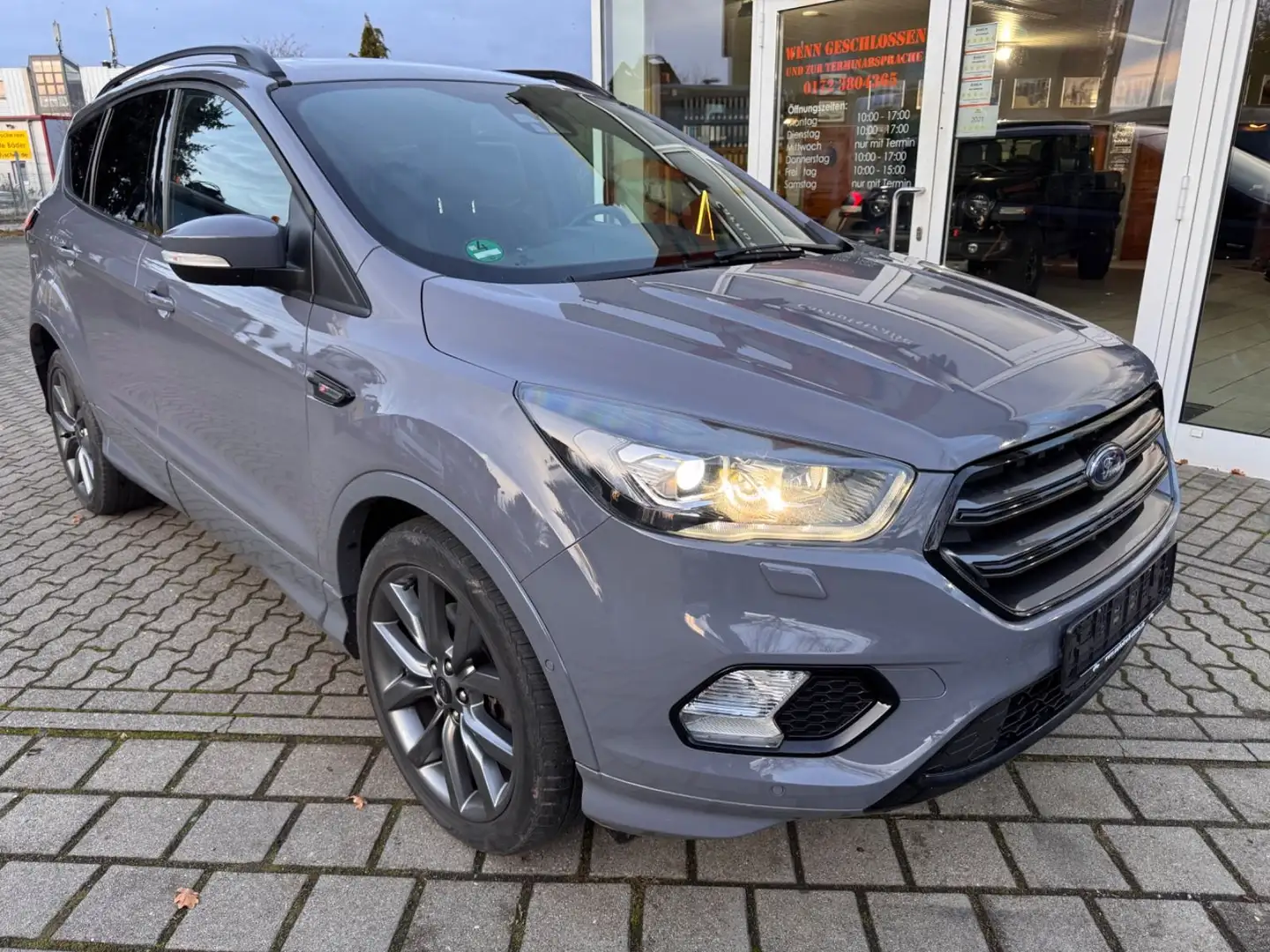Ford Kuga ST-Line ,AHK,Panorama,Allrad Grau - 2
