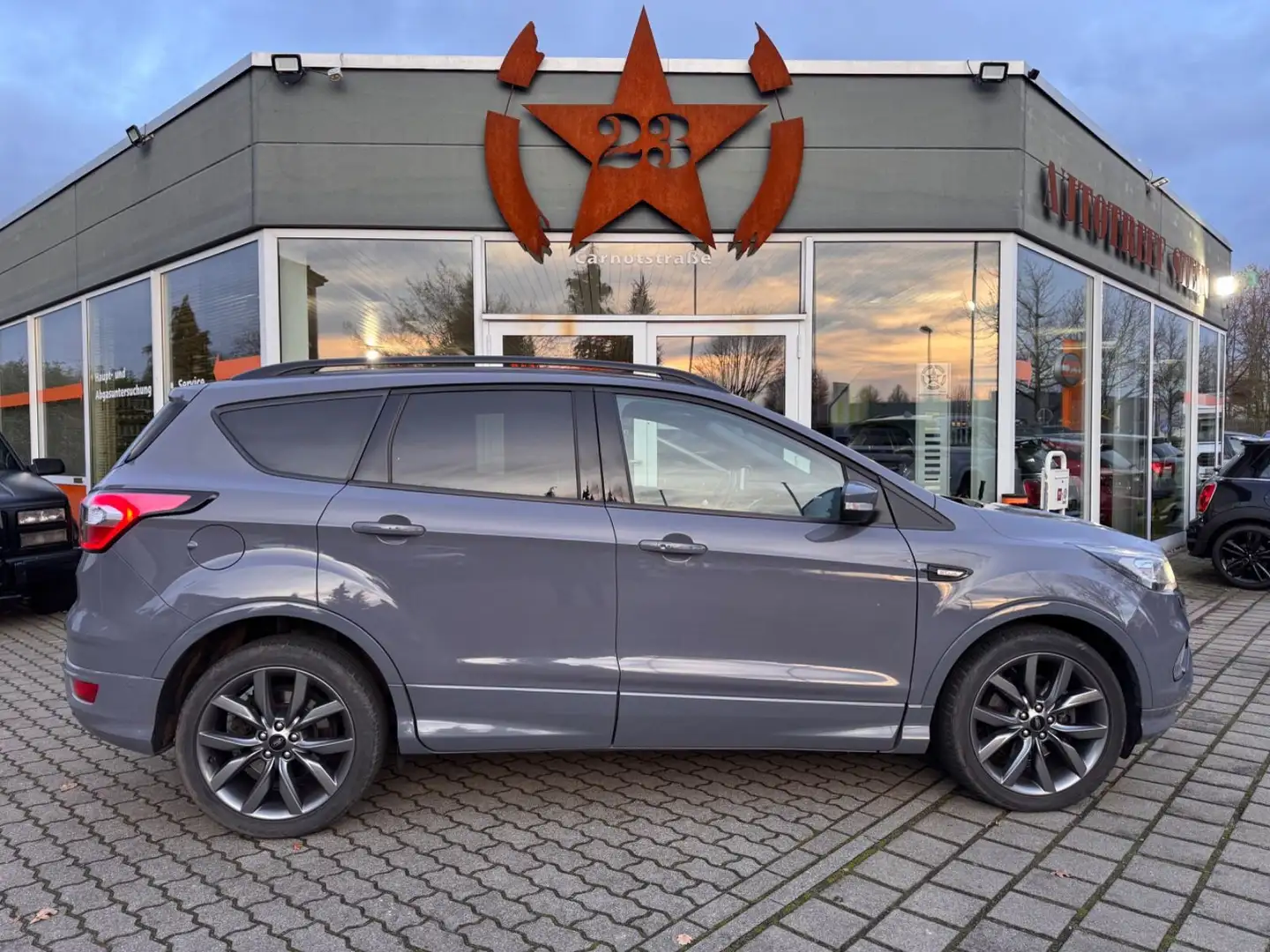 Ford Kuga ST-Line ,AHK,Panorama,Allrad Grau - 1