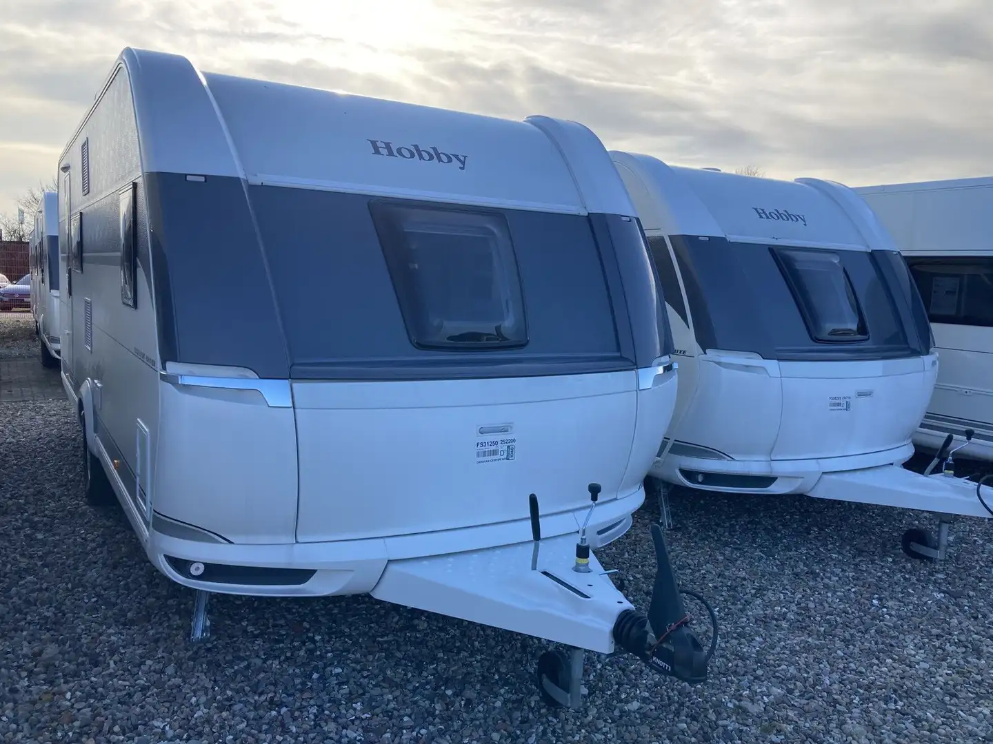 Hobby Excellent Edition 560 KMFe Weiß - 1