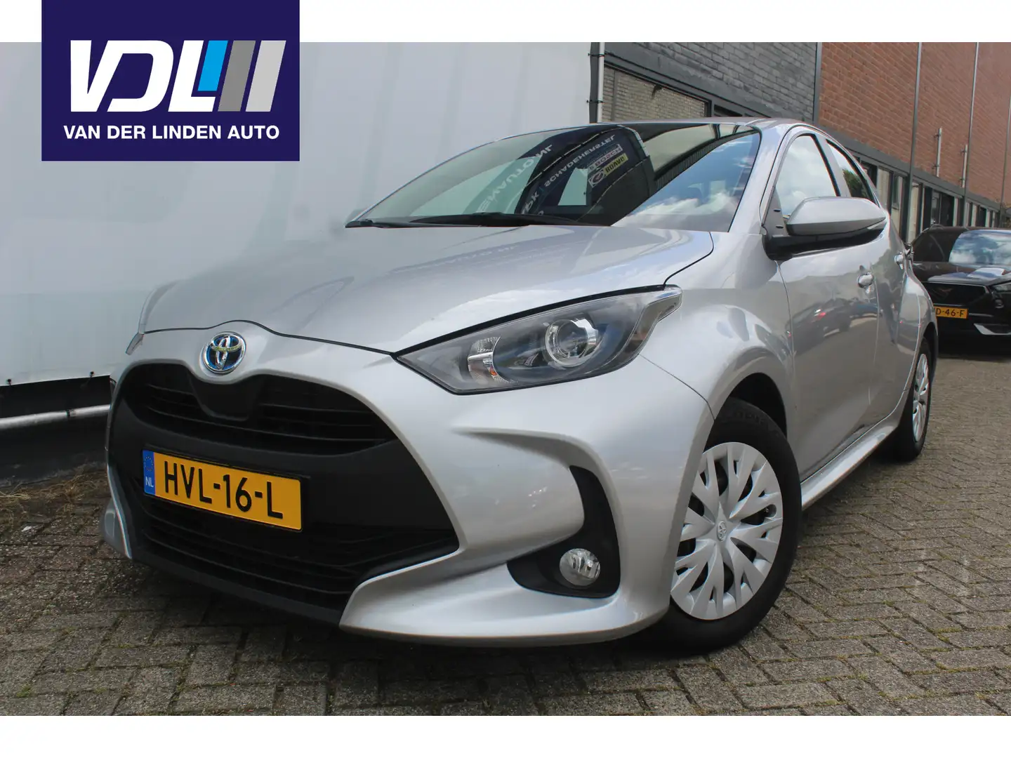 Toyota Yaris 1.5 Hybrid 115 Comfort Apple carplay/ android auto Grijs - 1