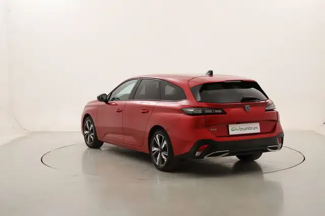 Peugeot 308 view 3