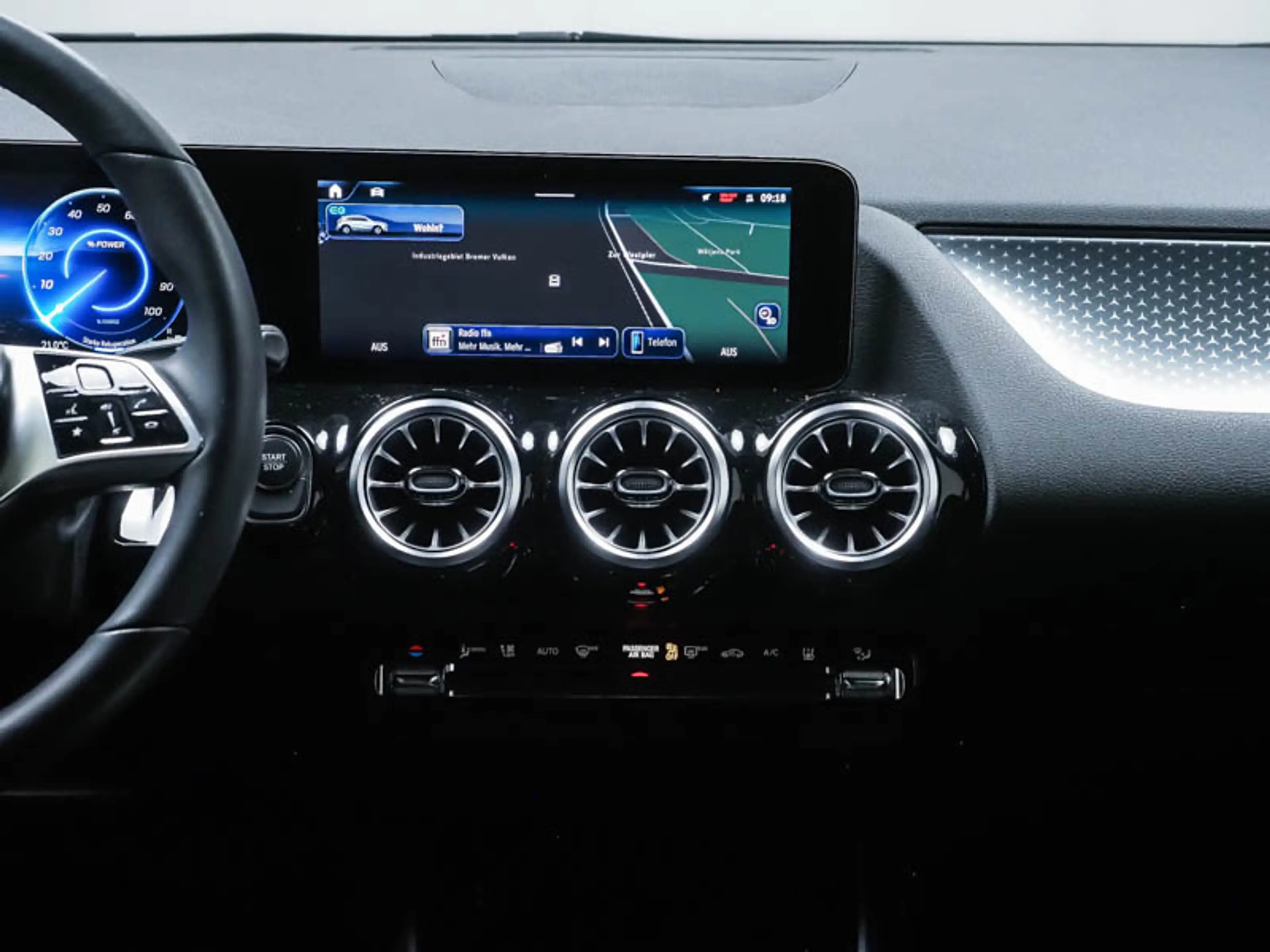 Mercedes-Benz EQA 350 4M Progressive/LED/360/Pano/Distr/Winter — photo 7
