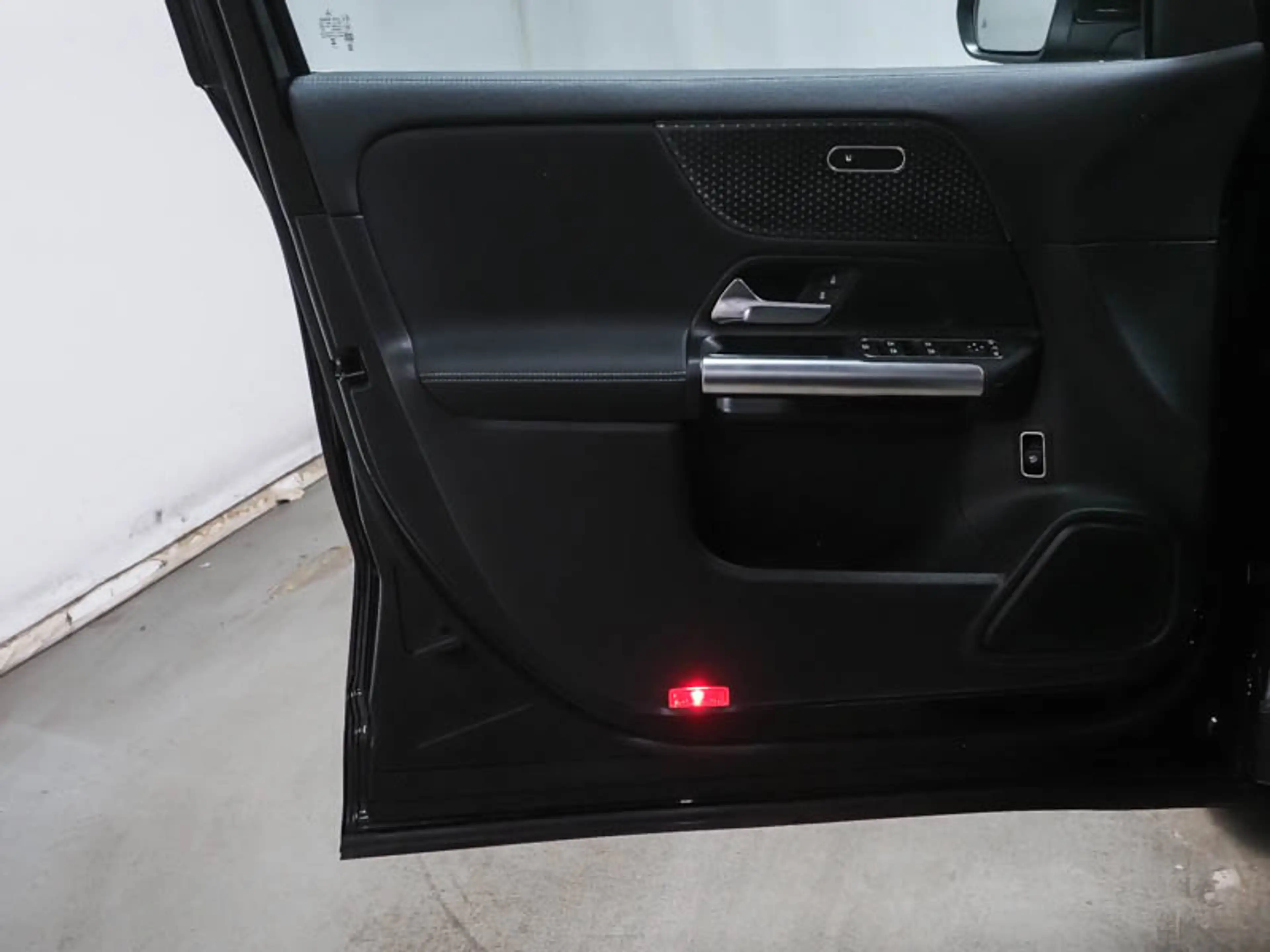 Mercedes-Benz EQA 350 4M Progressive/LED/360/Pano/Distr/Winter — photo 10