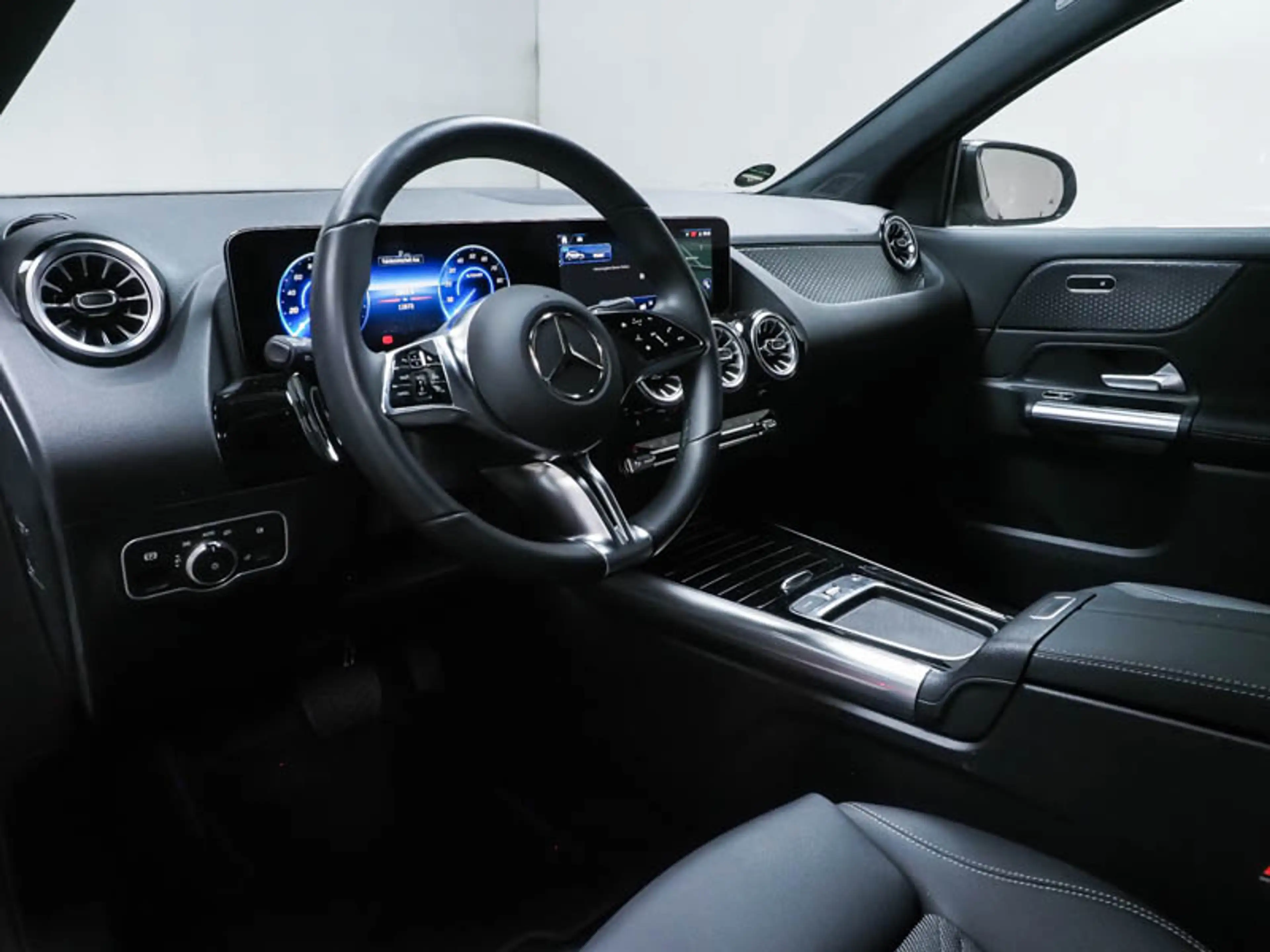 Mercedes-Benz EQA 350 4M Progressive/LED/360/Pano/Distr/Winter — photo 8