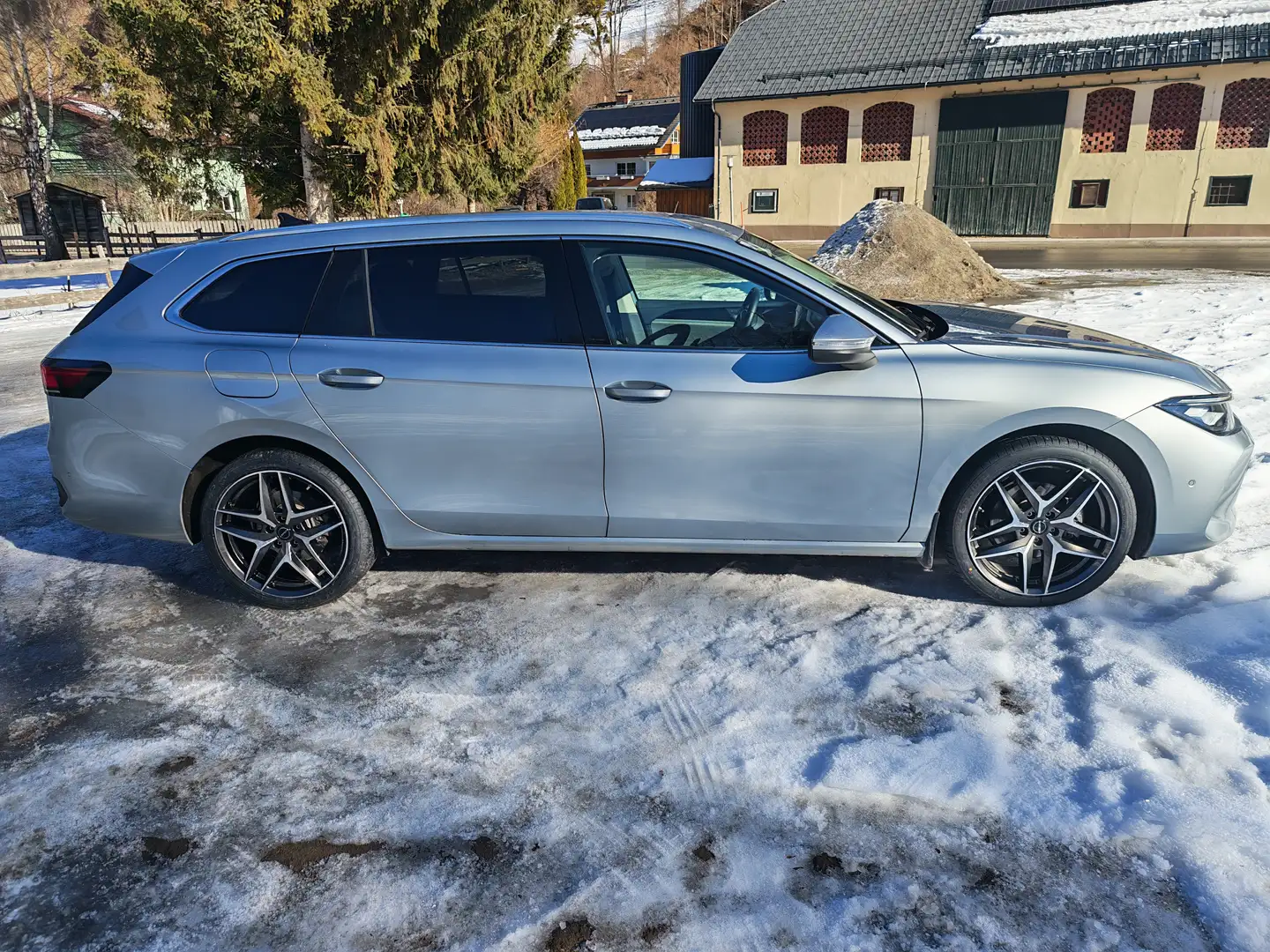 Volkswagen Passat Variant Passat Variant 1,5 eTSI ACT Business DSG Business Silber - 1