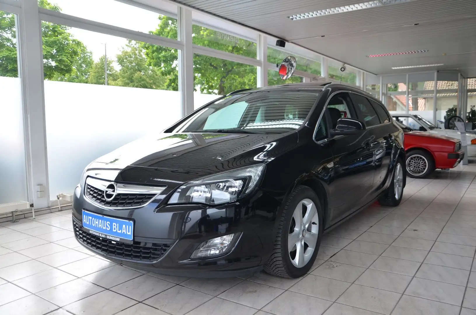 Opel Astra J 1.6 Sports Tourer *AUTOMATIK*TÜV 03-27! Negro - 1