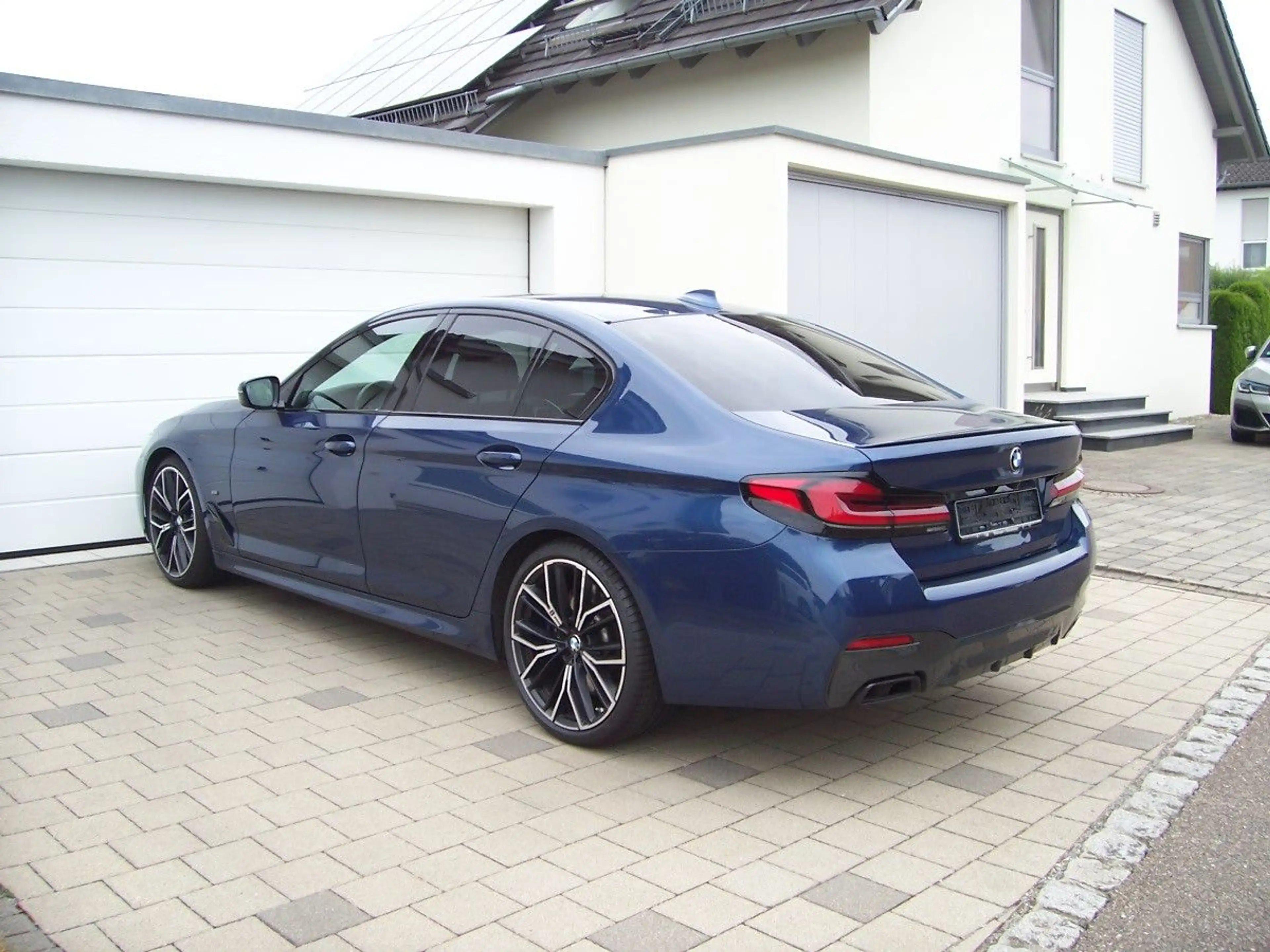 BMW 550 i xDrive Head/ACC/F-Parken/360°/Laser/20/IHd — photo 3