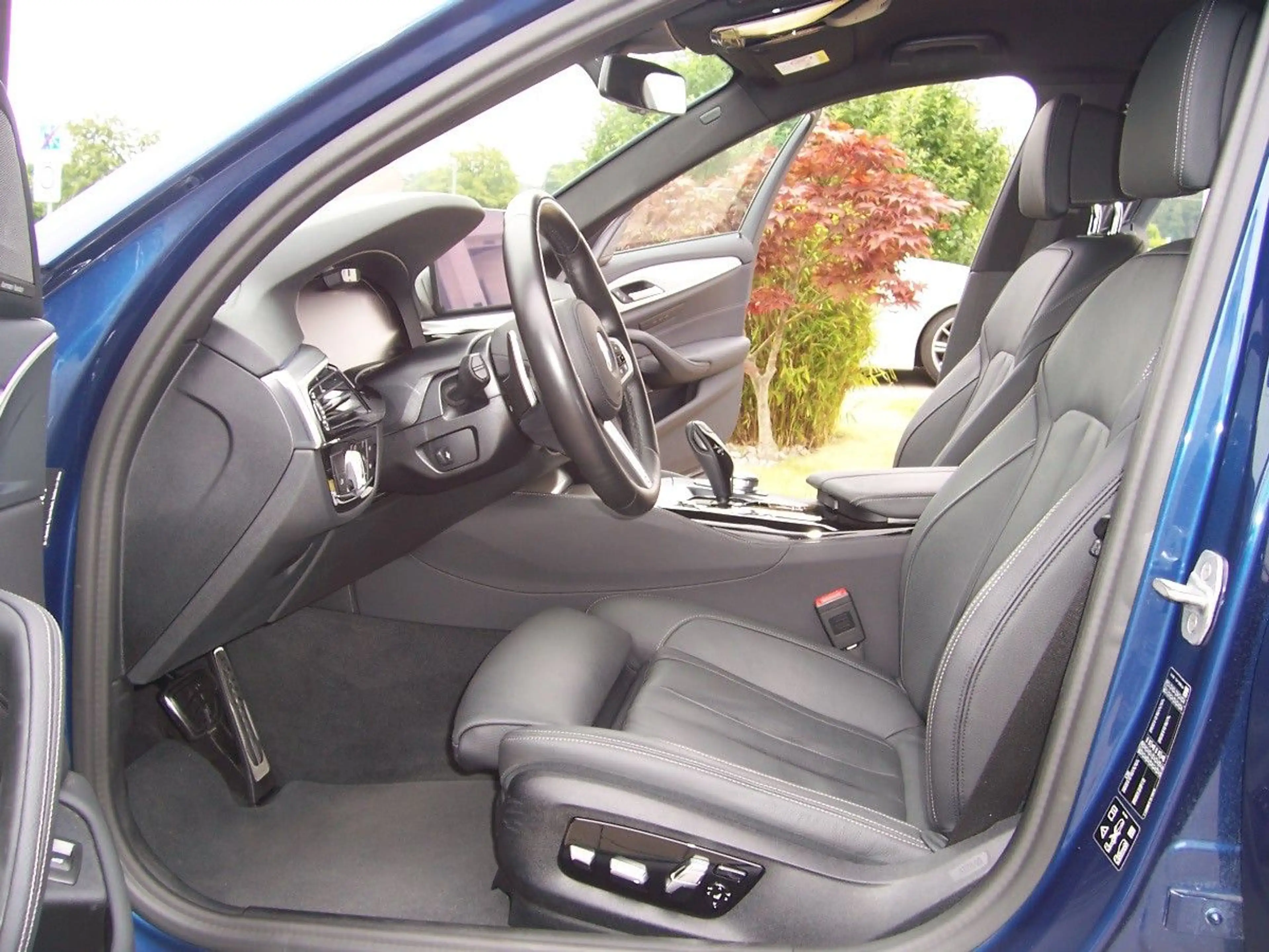 BMW 550 i xDrive Head/ACC/F-Parken/360°/Laser/20/IHd — photo 7