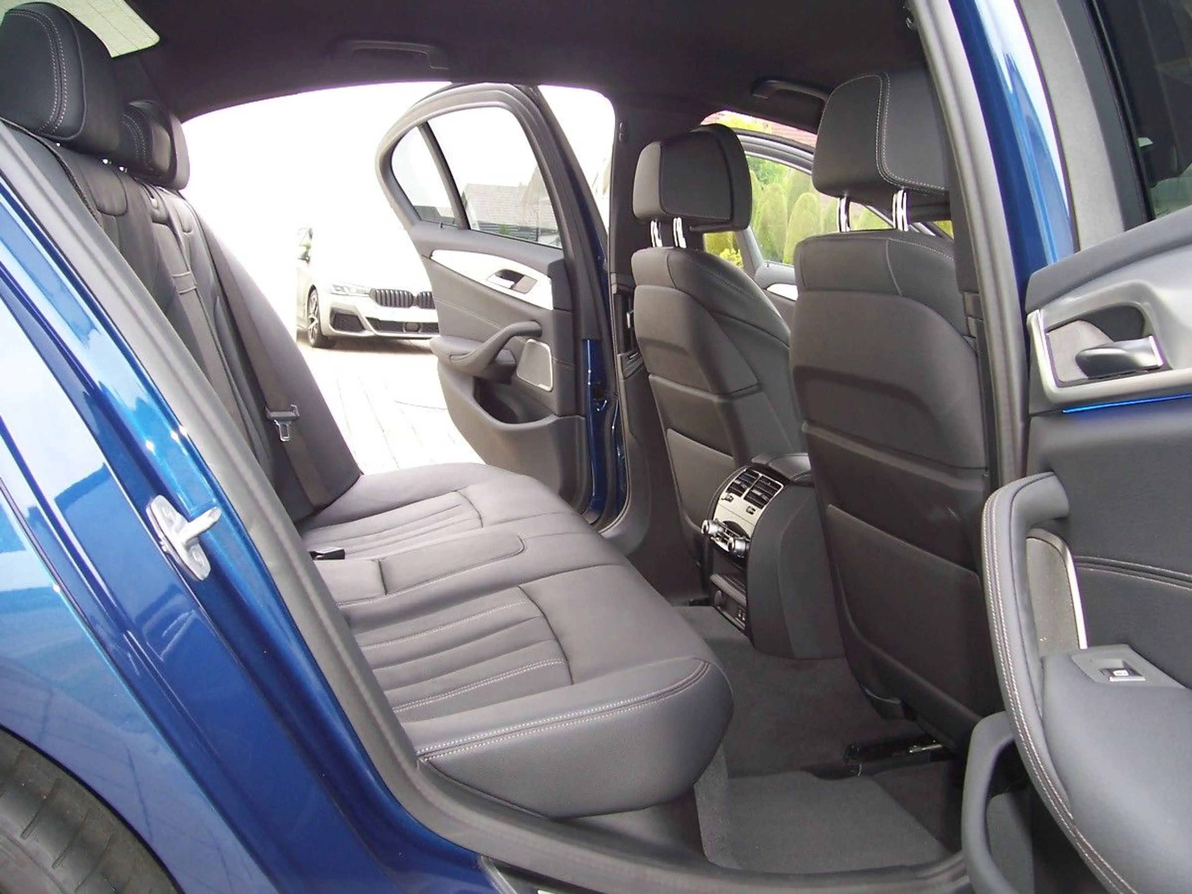 BMW 550 i xDrive Head/ACC/F-Parken/360°/Laser/20/IHd — photo 10
