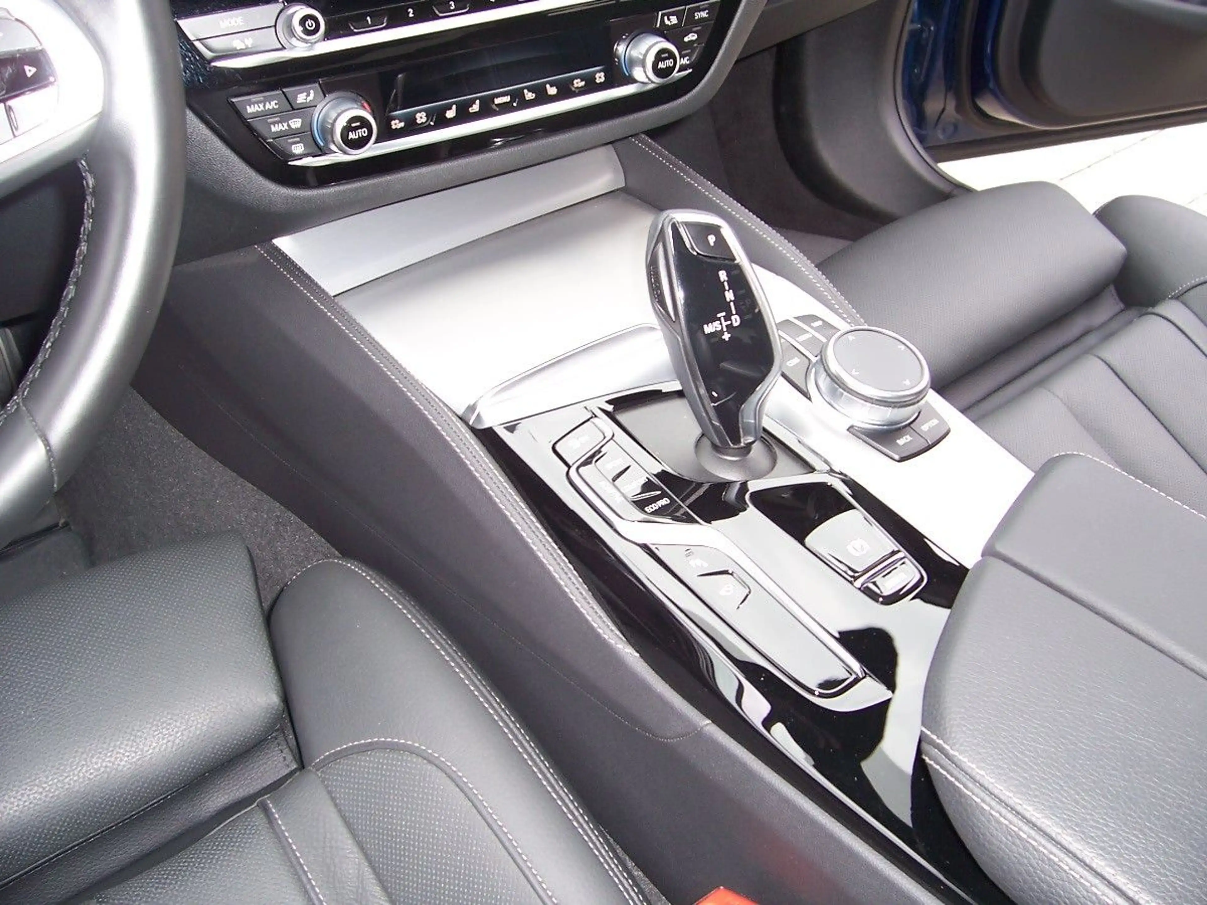 BMW 550 i xDrive Head/ACC/F-Parken/360°/Laser/20/IHd — photo 12