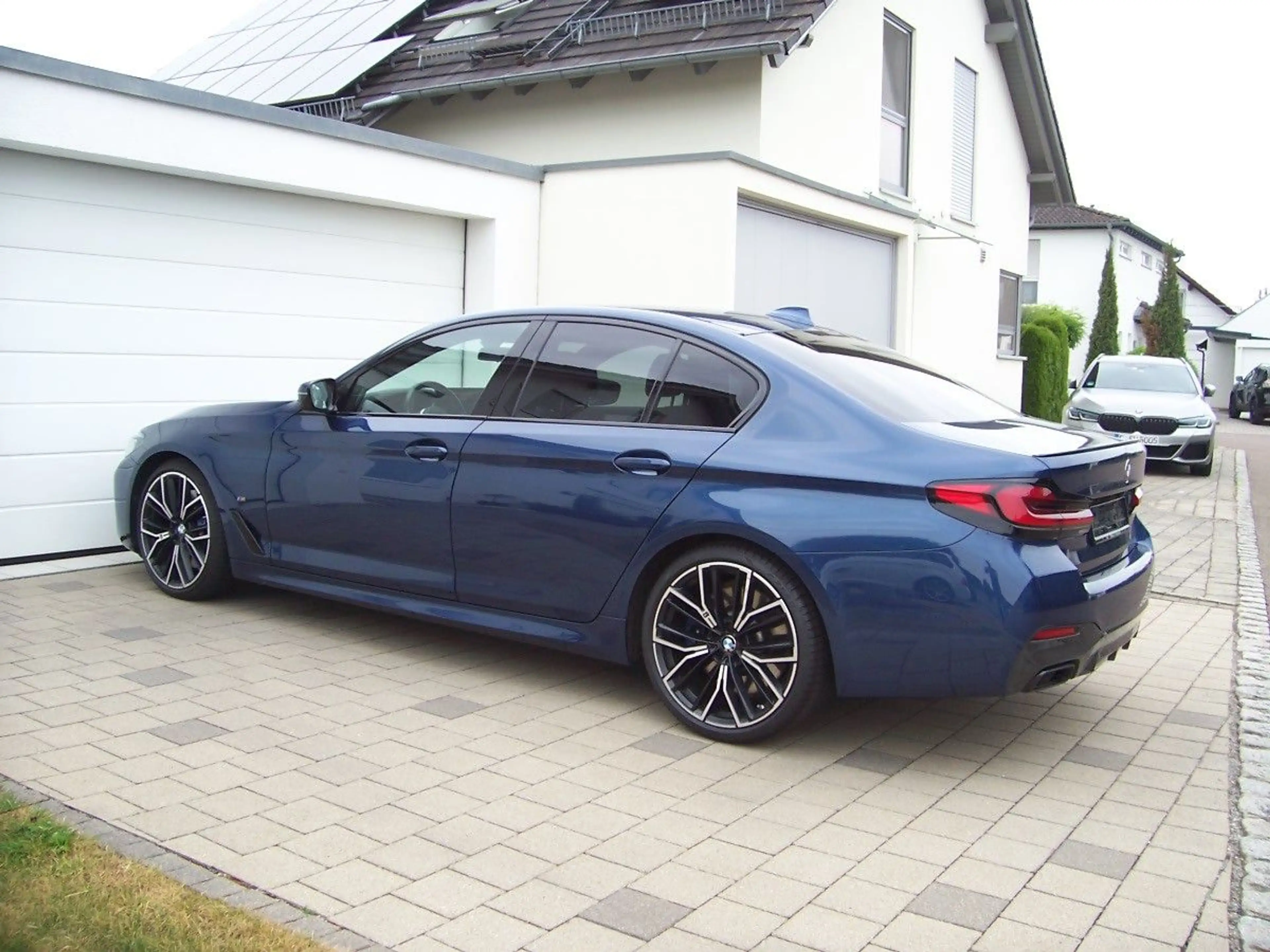 BMW 550 i xDrive Head/ACC/F-Parken/360°/Laser/20/IHd — photo 2