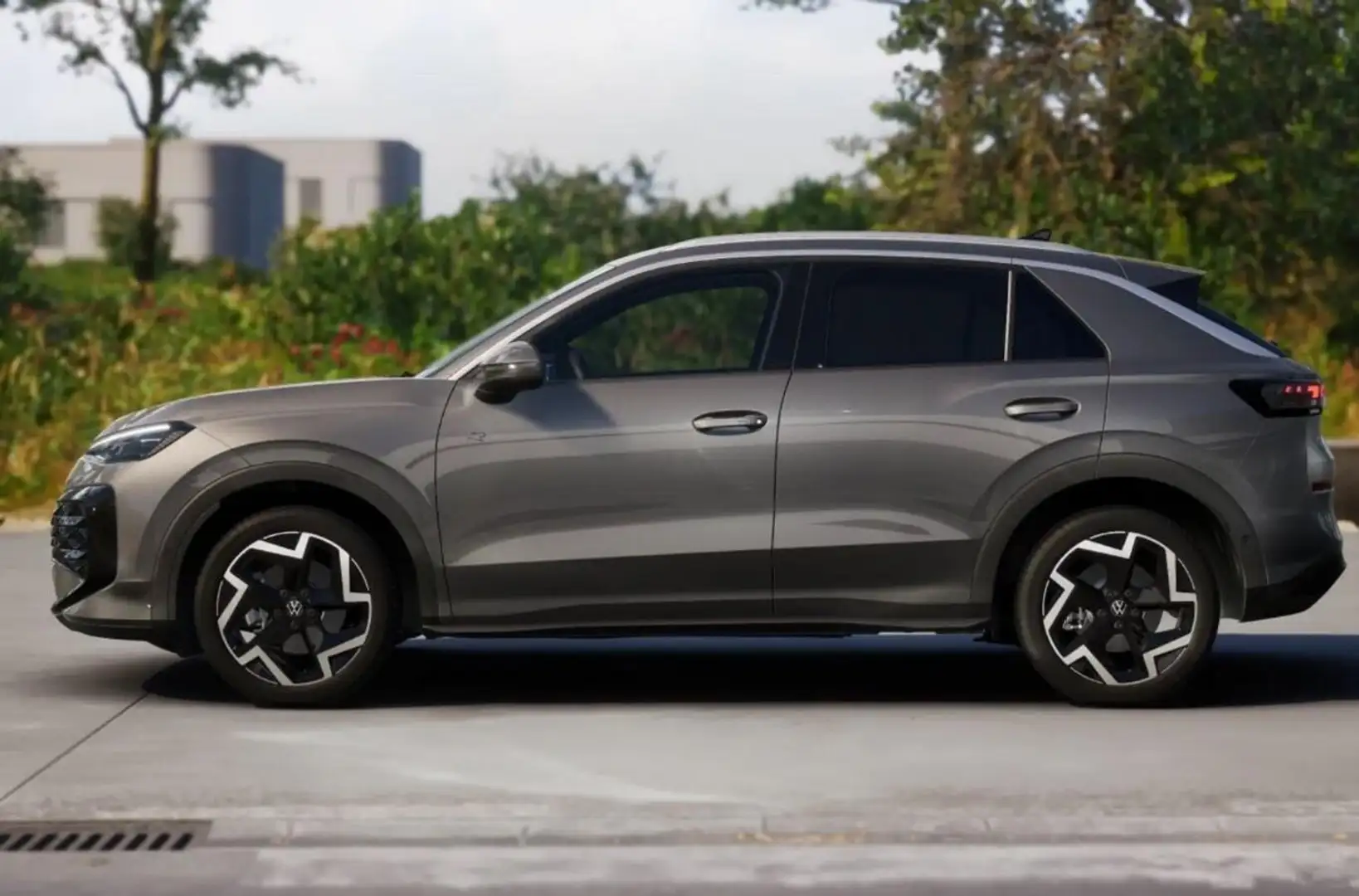 Volkswagen T-Roc R-Line EasyO 3JGar SHZ Kam ParkAss+ 18Z 110 kW ... Grau - 2
