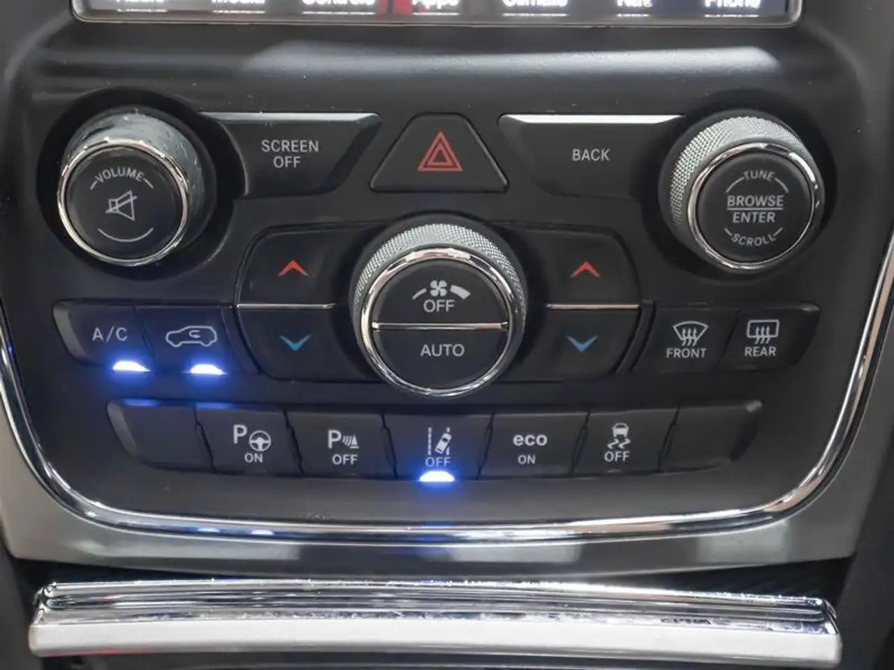 Jeep Grand Cherokee снимка Jeep Grand Cherokee