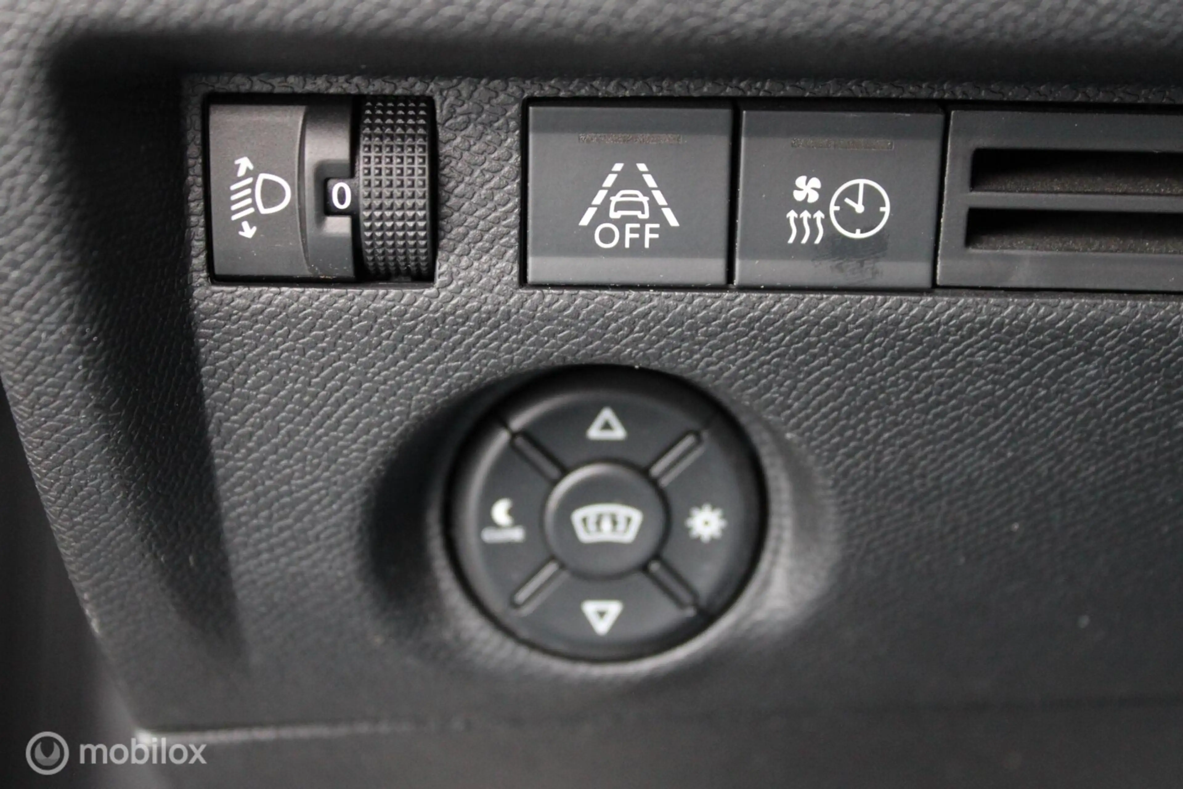 Citroen E-C4 Electric Feel Pack 50 kWh, Head-up display, Half leer/stof, — photo 43