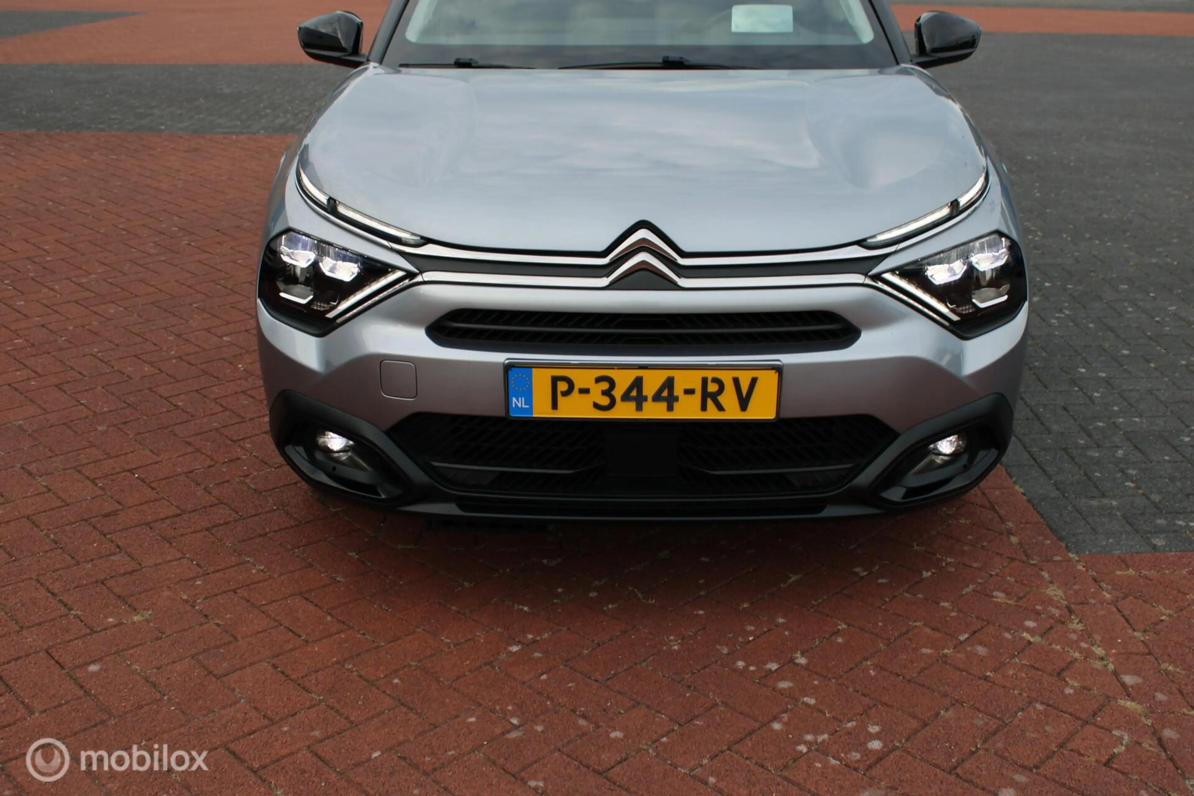Citroen E-C4 Electric Feel Pack 50 kWh, Head-up display, Half leer/stof, — photo 18
