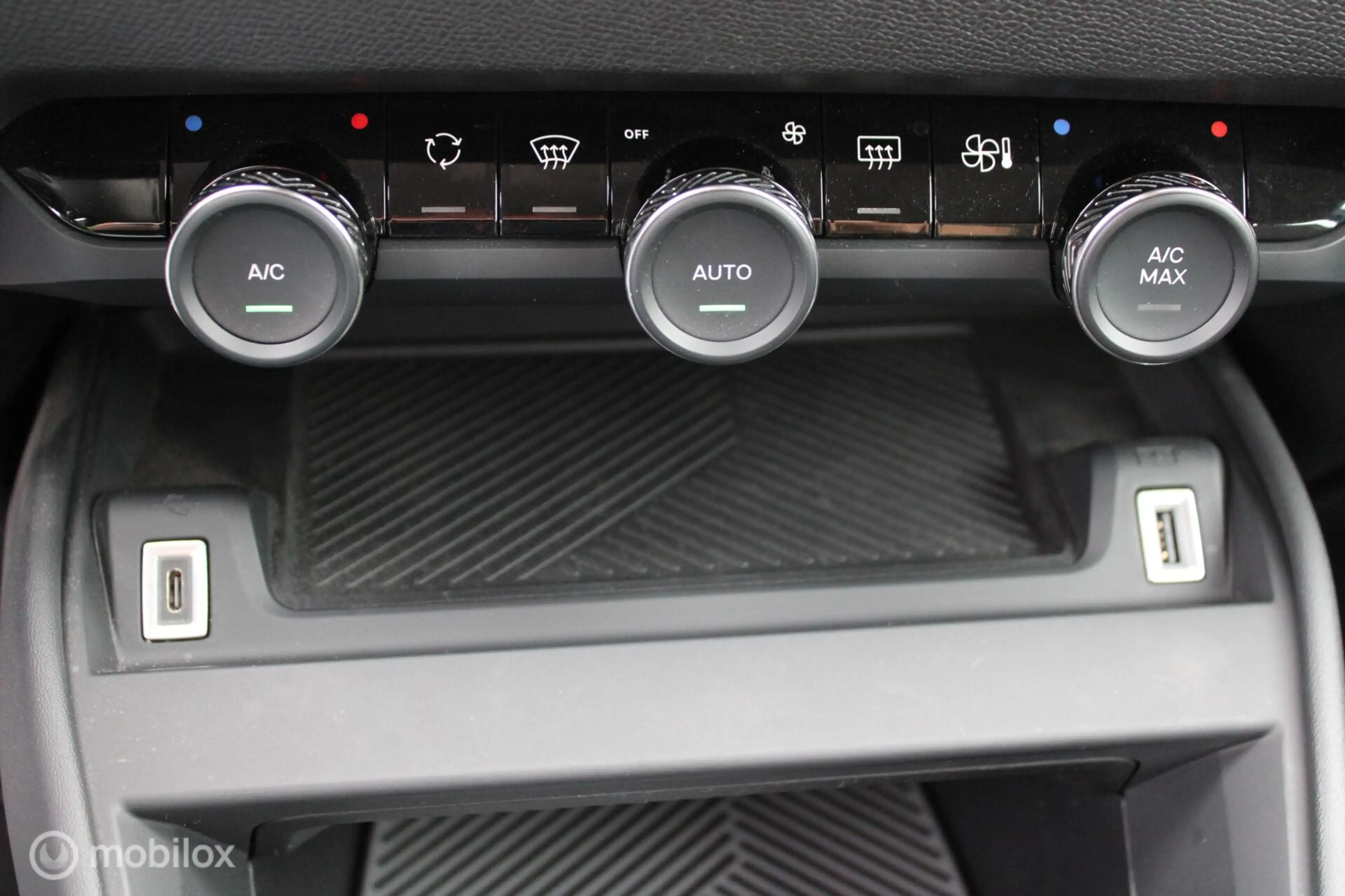 Citroen E-C4 Electric Feel Pack 50 kWh, Head-up display, Half leer/stof, — photo 22