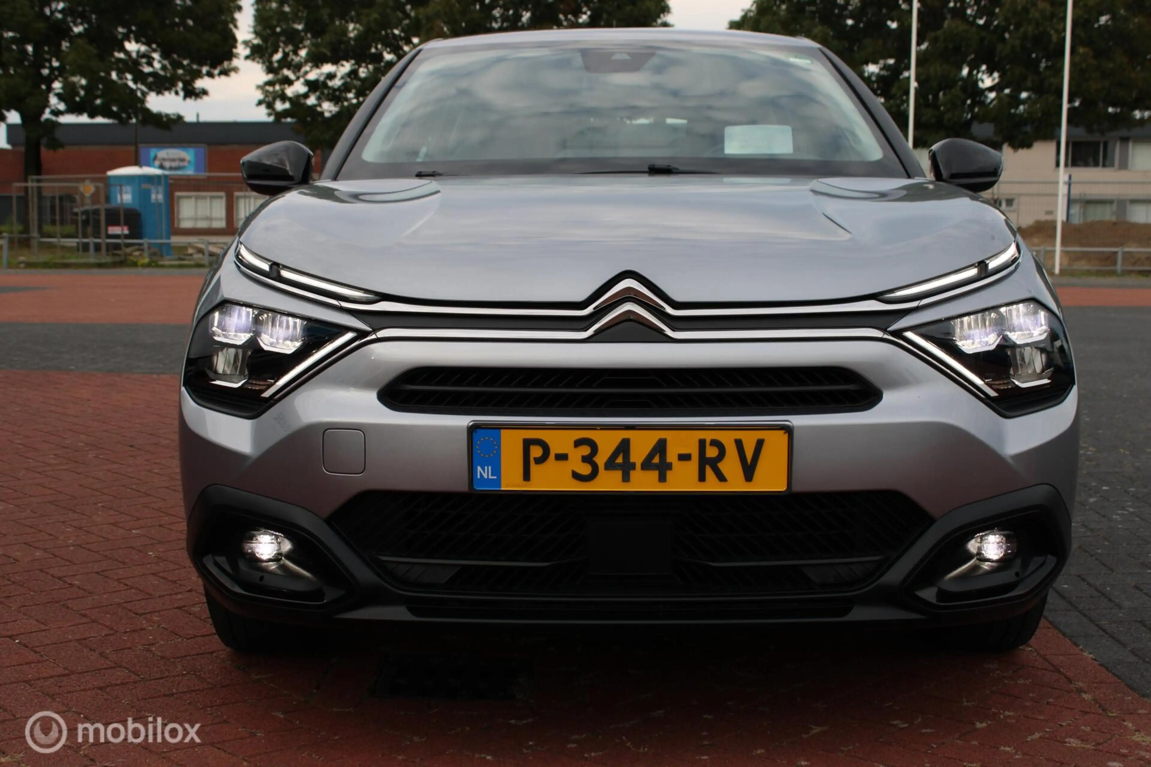 Citroen E-C4 Electric Feel Pack 50 kWh, Head-up display, Half leer/stof, — photo 15
