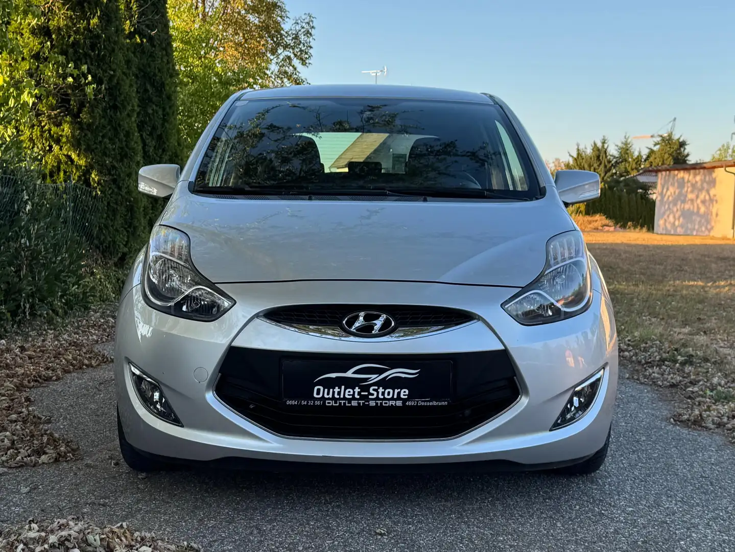 Hyundai iX20 Automatik*Pickerl 06/27*1.Besitz*SHZ*Tempomat* Grau - 2