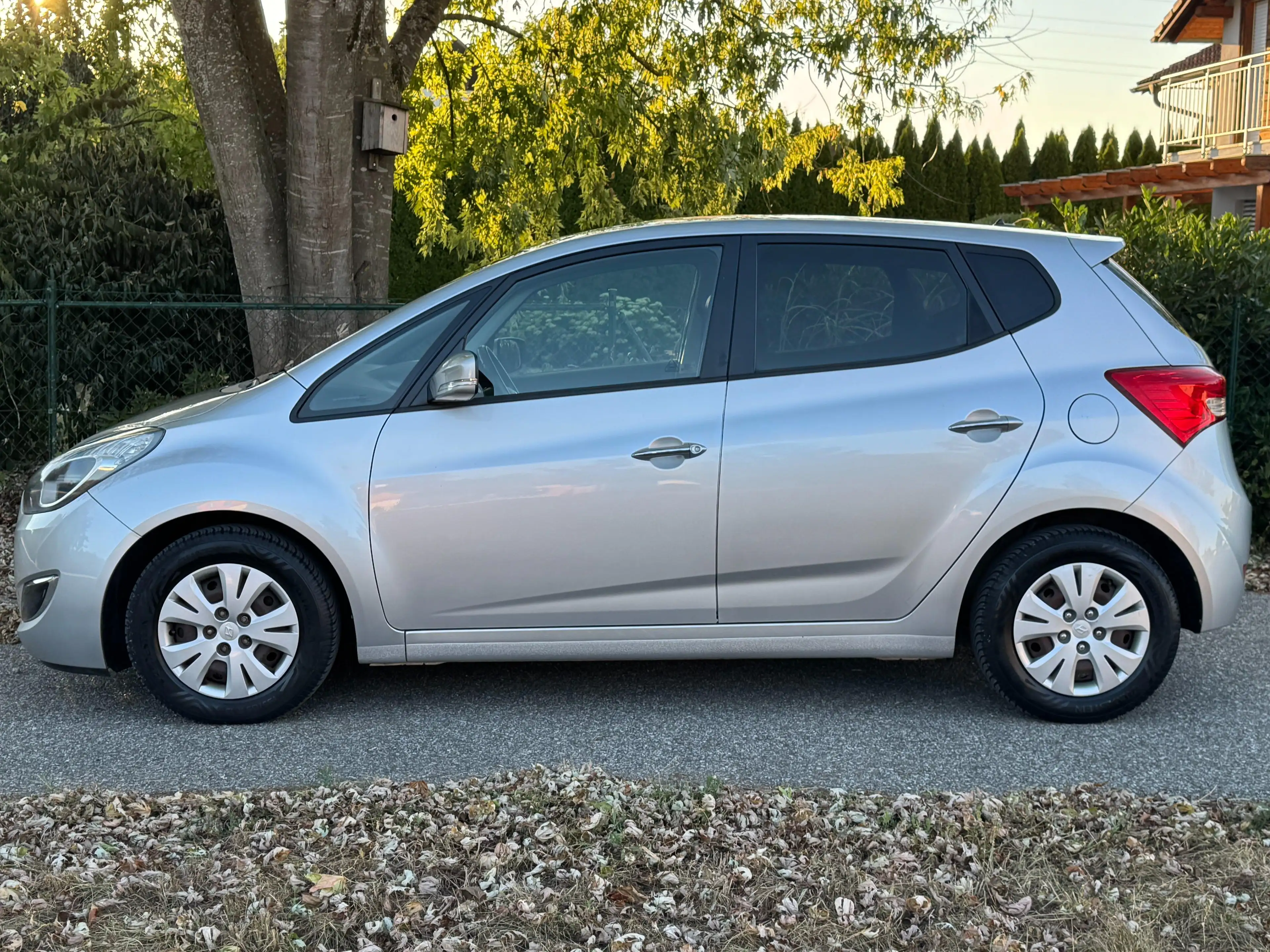 Hyundai iX20 Automatik*Pickerl 06/27*1.Besitz*SHZ*Tempomat* — photo 7