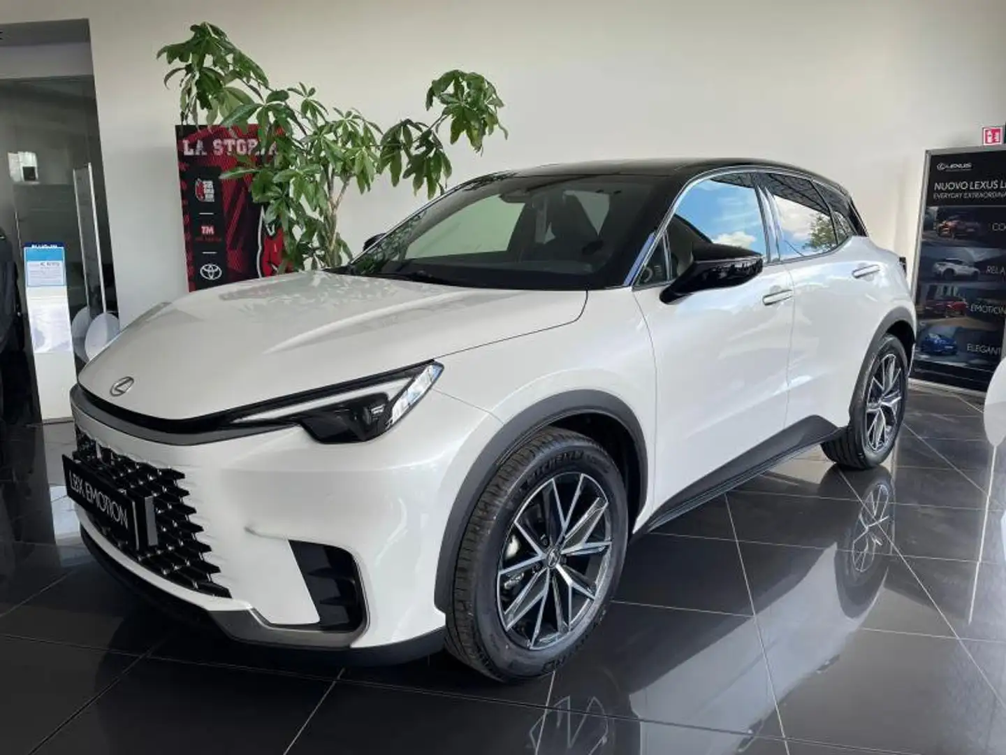 Lexus LBX Hybrid Emotion Bianco - 1