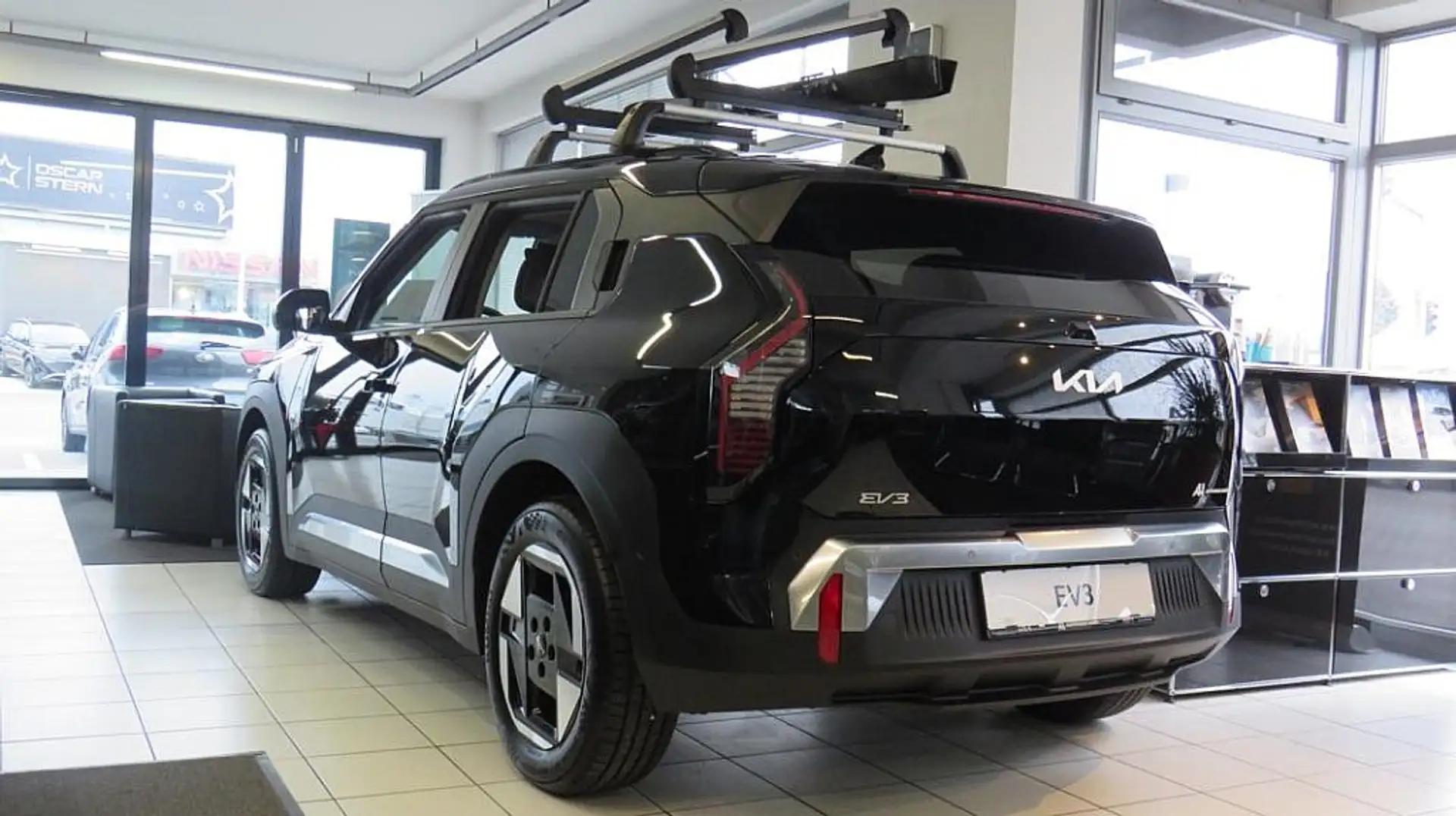 Kia EV3 FWD 81,4kWh Long Range Earth plus Schwarz - 2