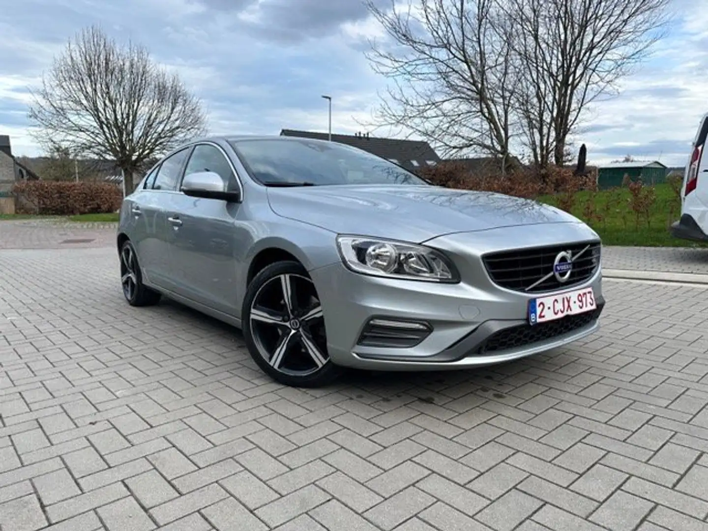 Volvo S60 2.0 D2 Kinetic R-Design Geartronic Gümüş rengi - 1