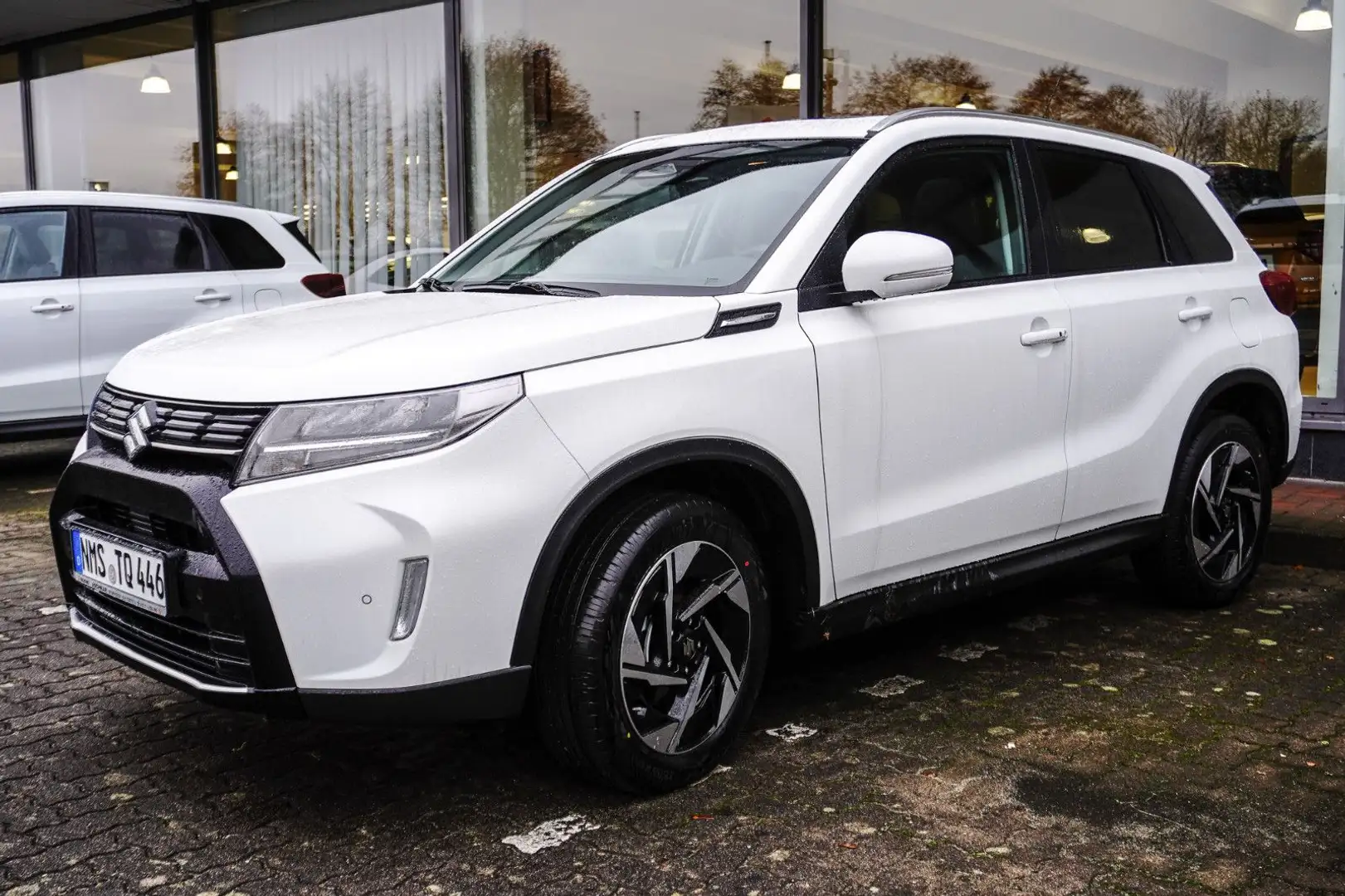 Suzuki Vitara 1.5 DUAL Hybrid Comfort+ AUTOMATIK ALLRAD Weiß - 2