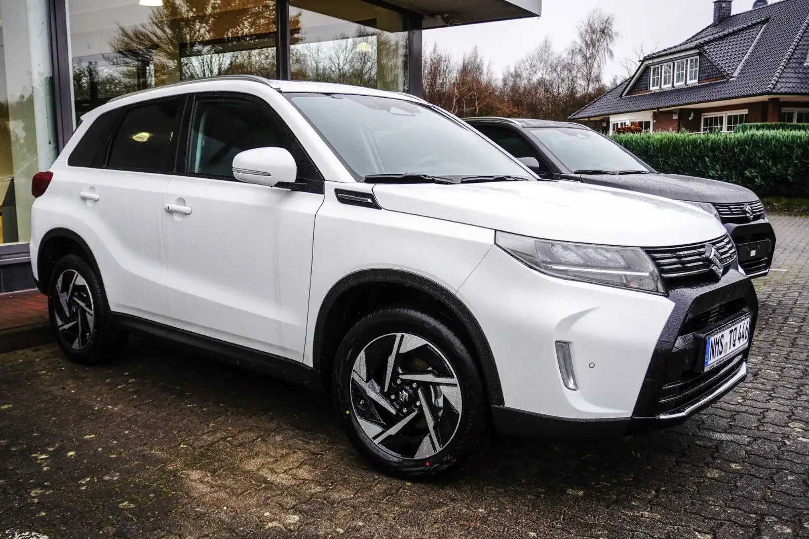 Suzuki Vitara 1.5 DUAL Hybrid Comfort+ AUTOMATIK ALLRAD Weiß - 1