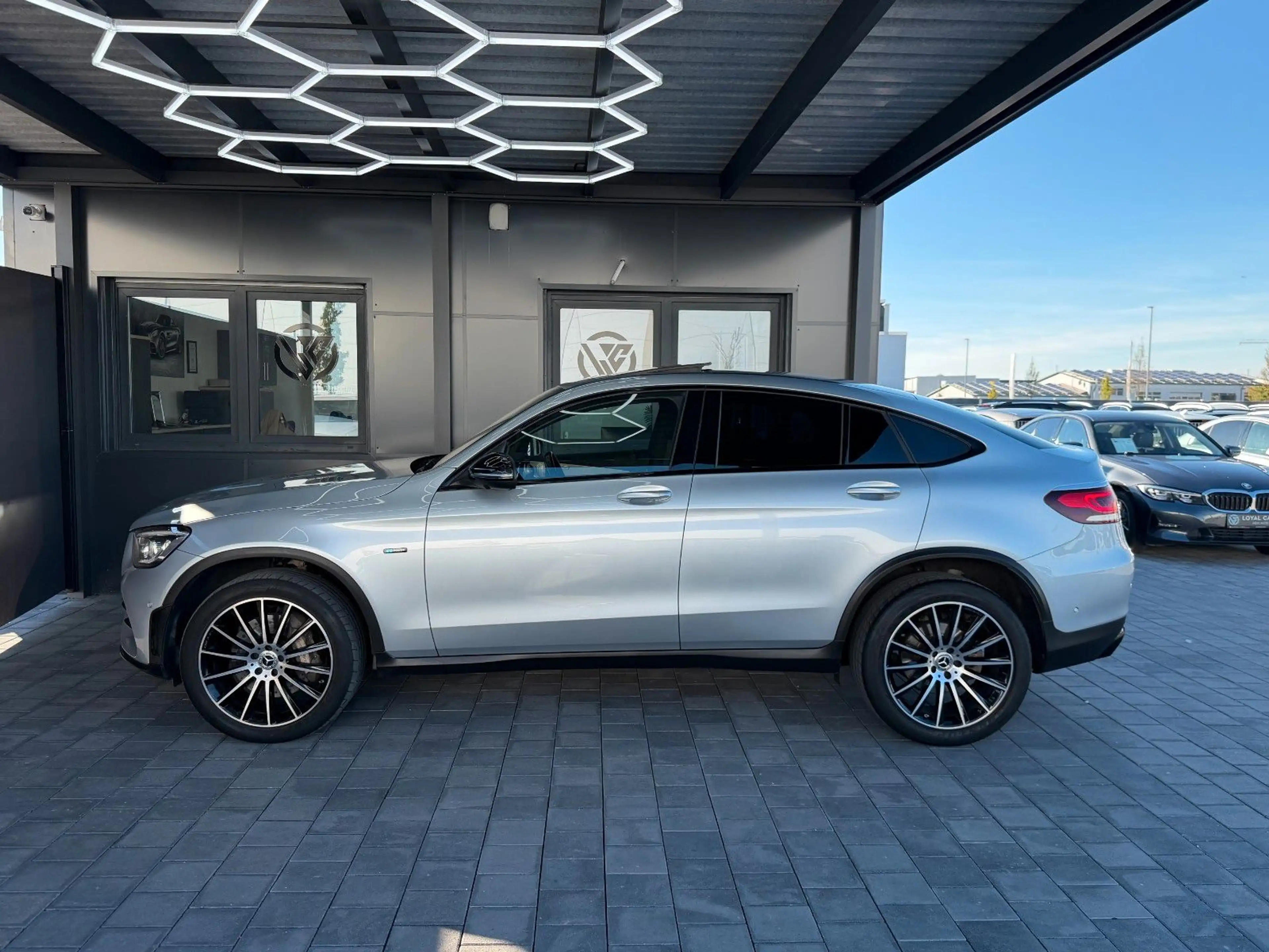 Mercedes-Benz GLC 300 de Coupe 4M*AMG*SB-Dach*360*Mbeam*Wides* — photo 6