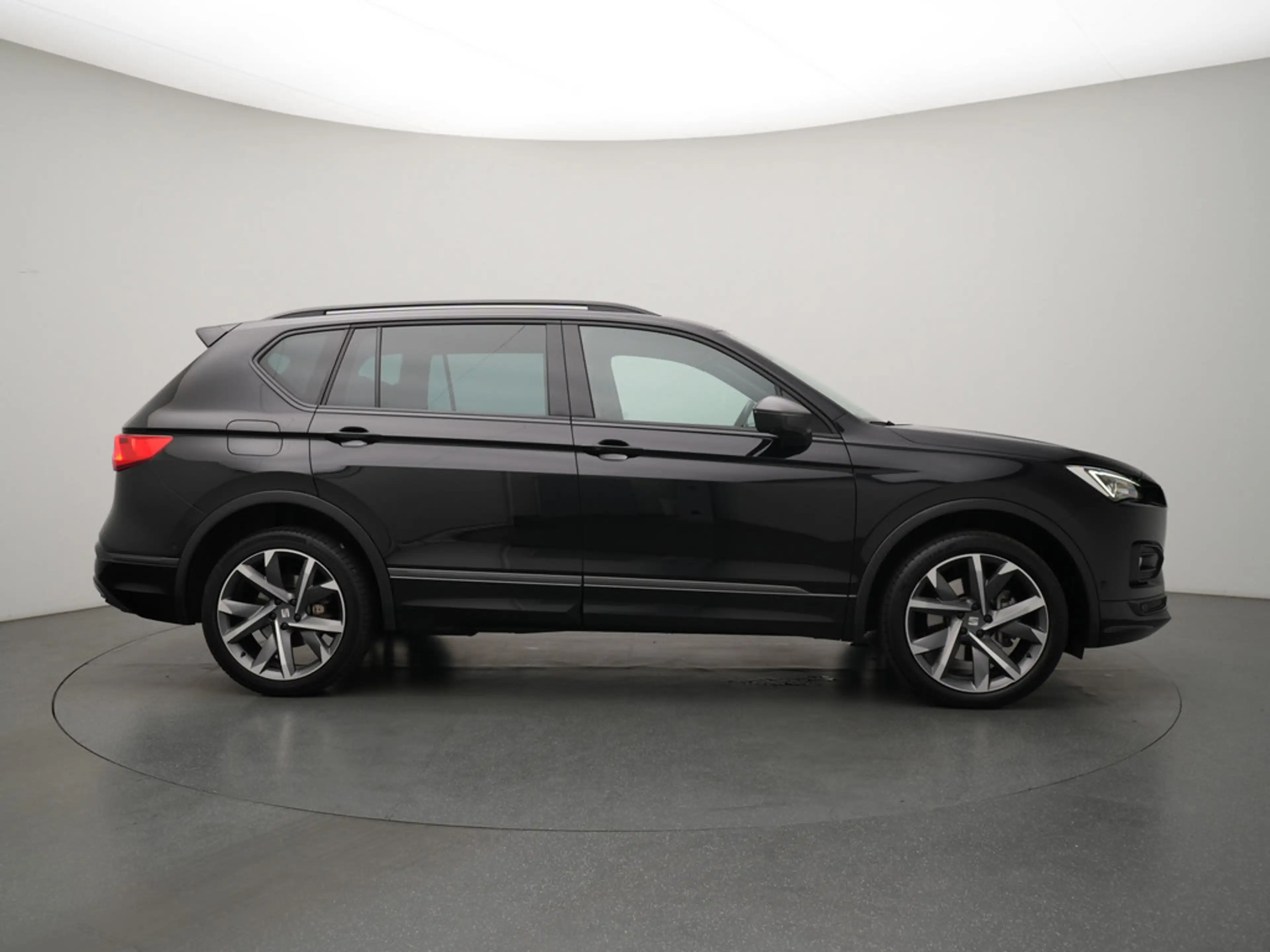 SEAT Tarraco e-HYBRID FR PANO KAM AHK DCC ACC NAVI — photo 3