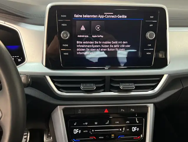 Volkswagen T-Roc view 11