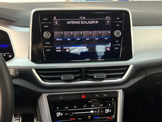 Volkswagen T-Roc view 8