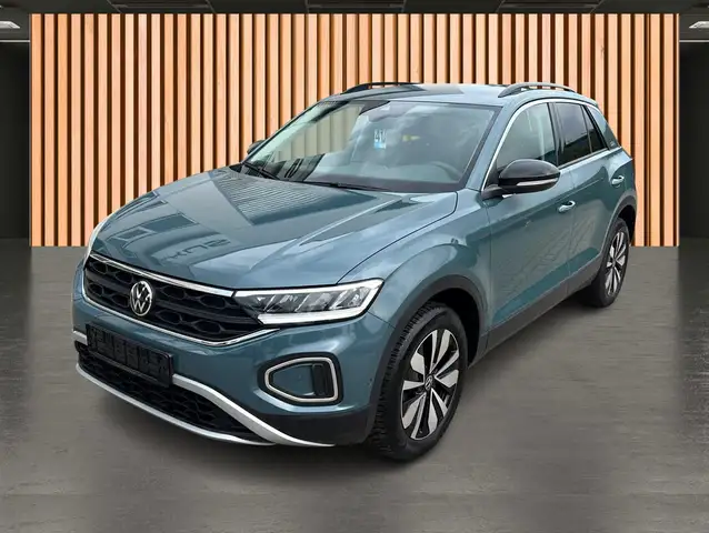 Volkswagen T-Roc view 2
