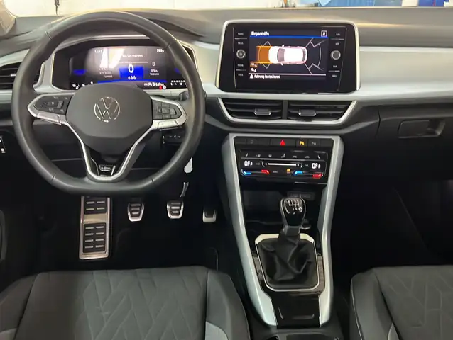 Volkswagen T-Roc view 3