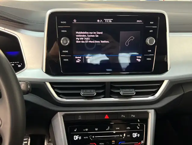 Volkswagen T-Roc view 9