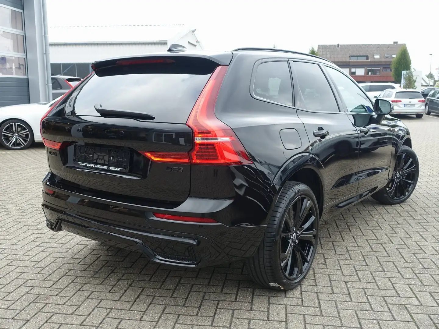 Volvo XC60 Black Edition Plus B5 AWD 360°KAM/BLIS/SHZ Schwarz - 2