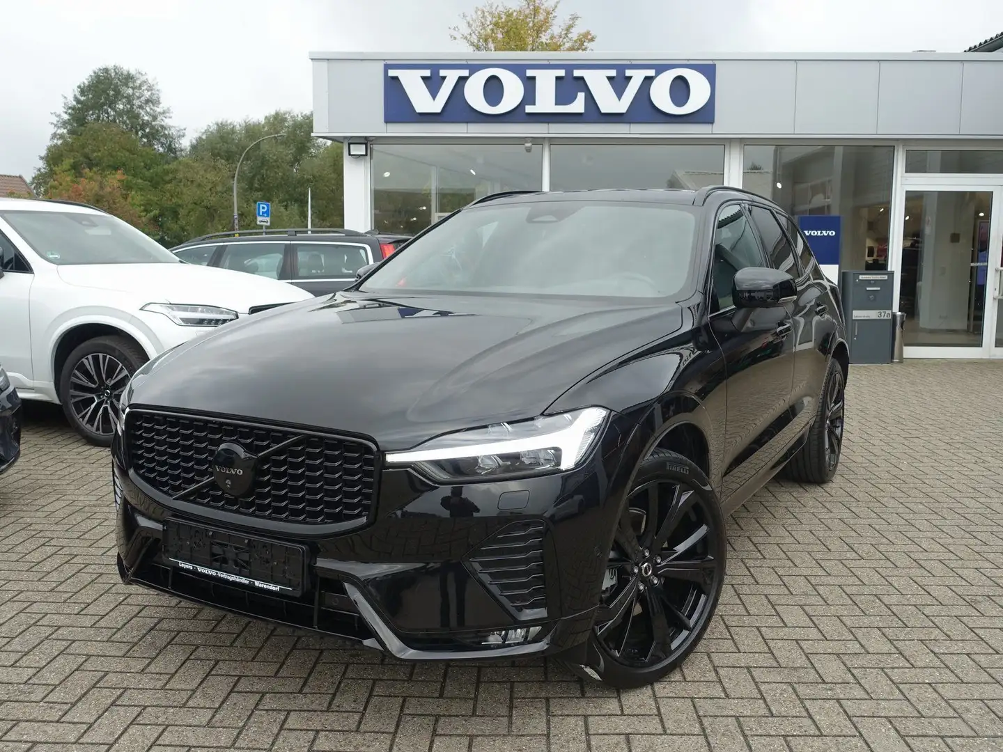 Volvo XC60 Black Edition Plus B5 AWD 360°KAM/BLIS/SHZ Schwarz - 1