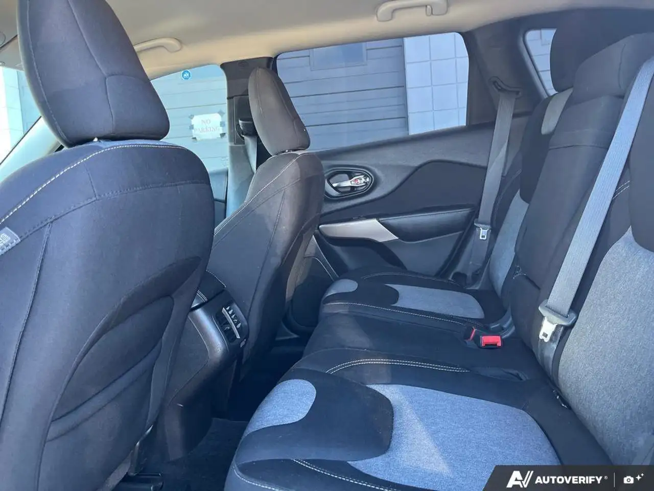 Jeep Cherokee снимка Jeep Cherokee