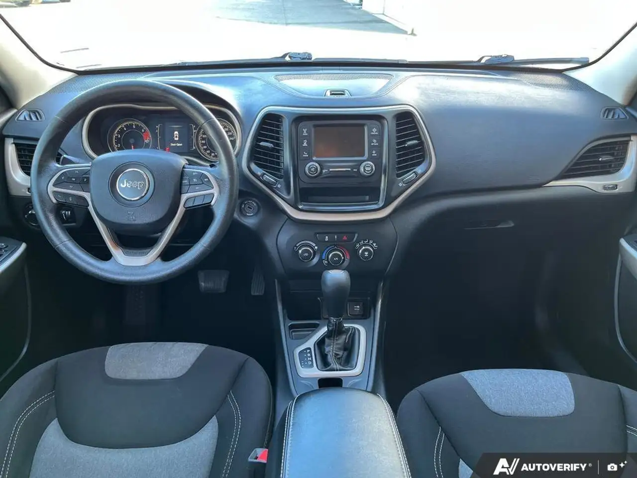 Jeep Cherokee снимка Jeep Cherokee
