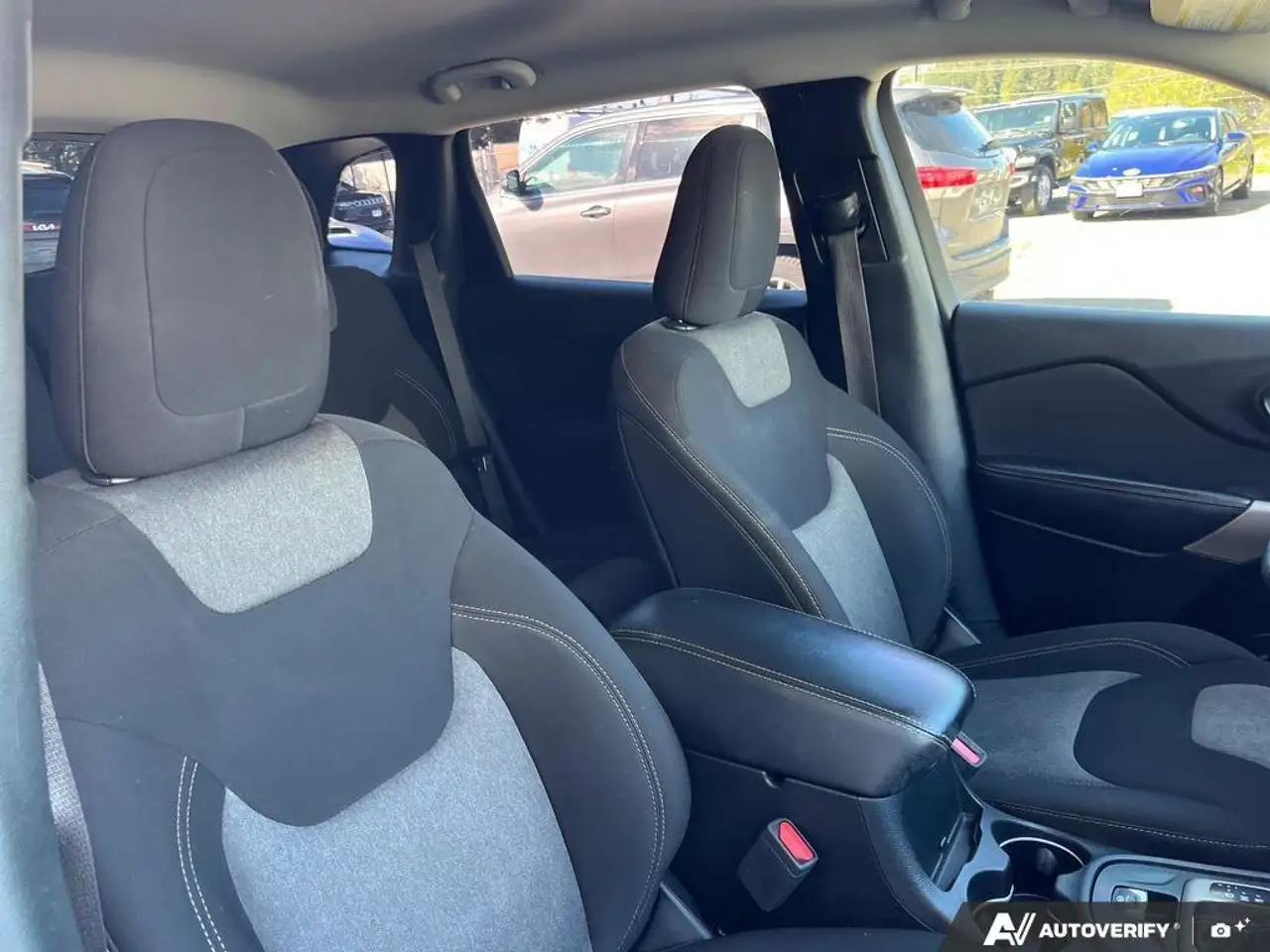 Jeep Cherokee снимка Jeep Cherokee