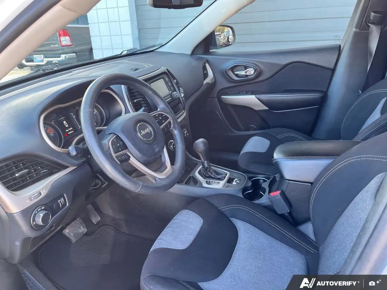 Jeep Cherokee снимка Jeep Cherokee