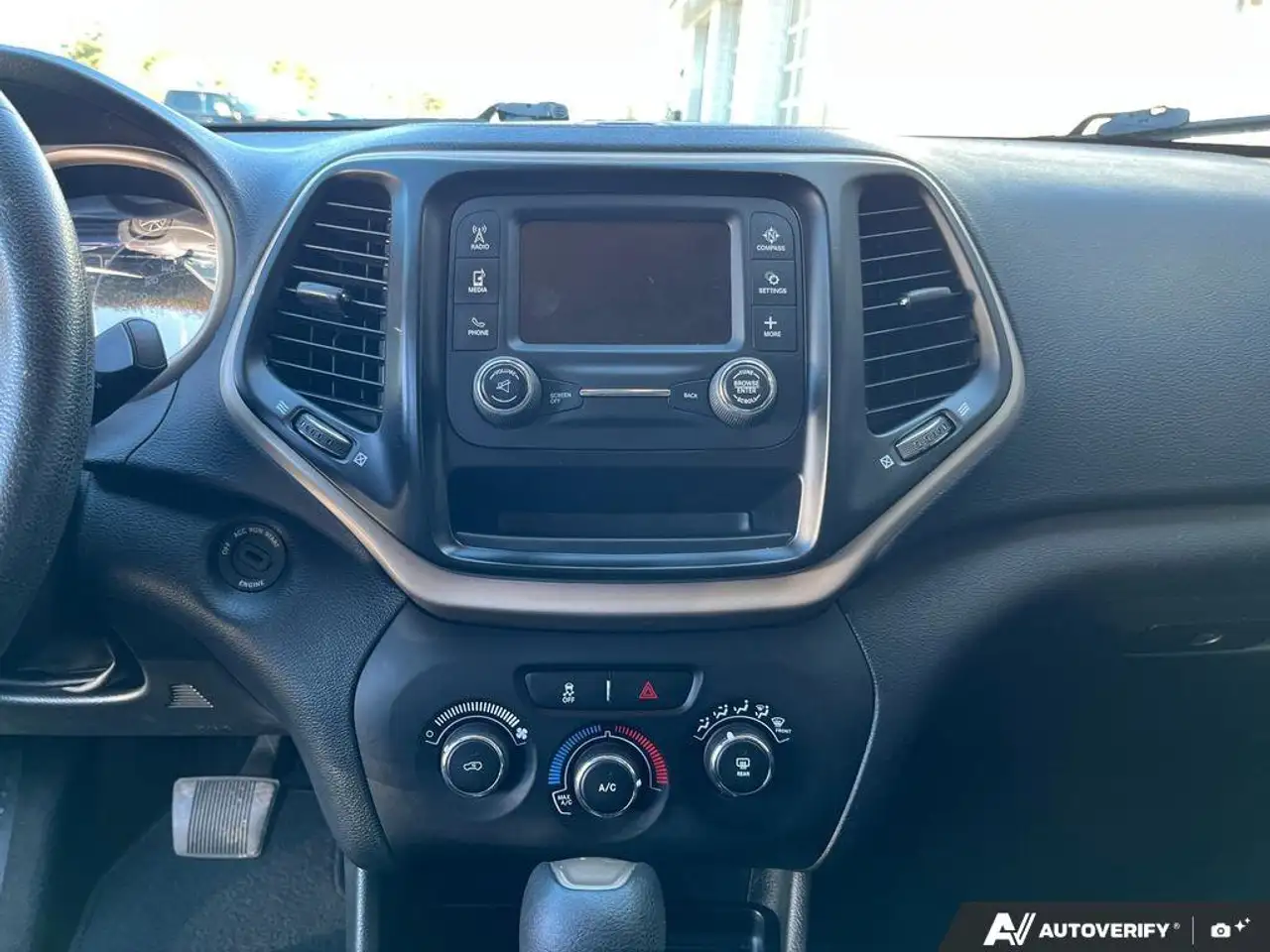 Jeep Cherokee снимка Jeep Cherokee