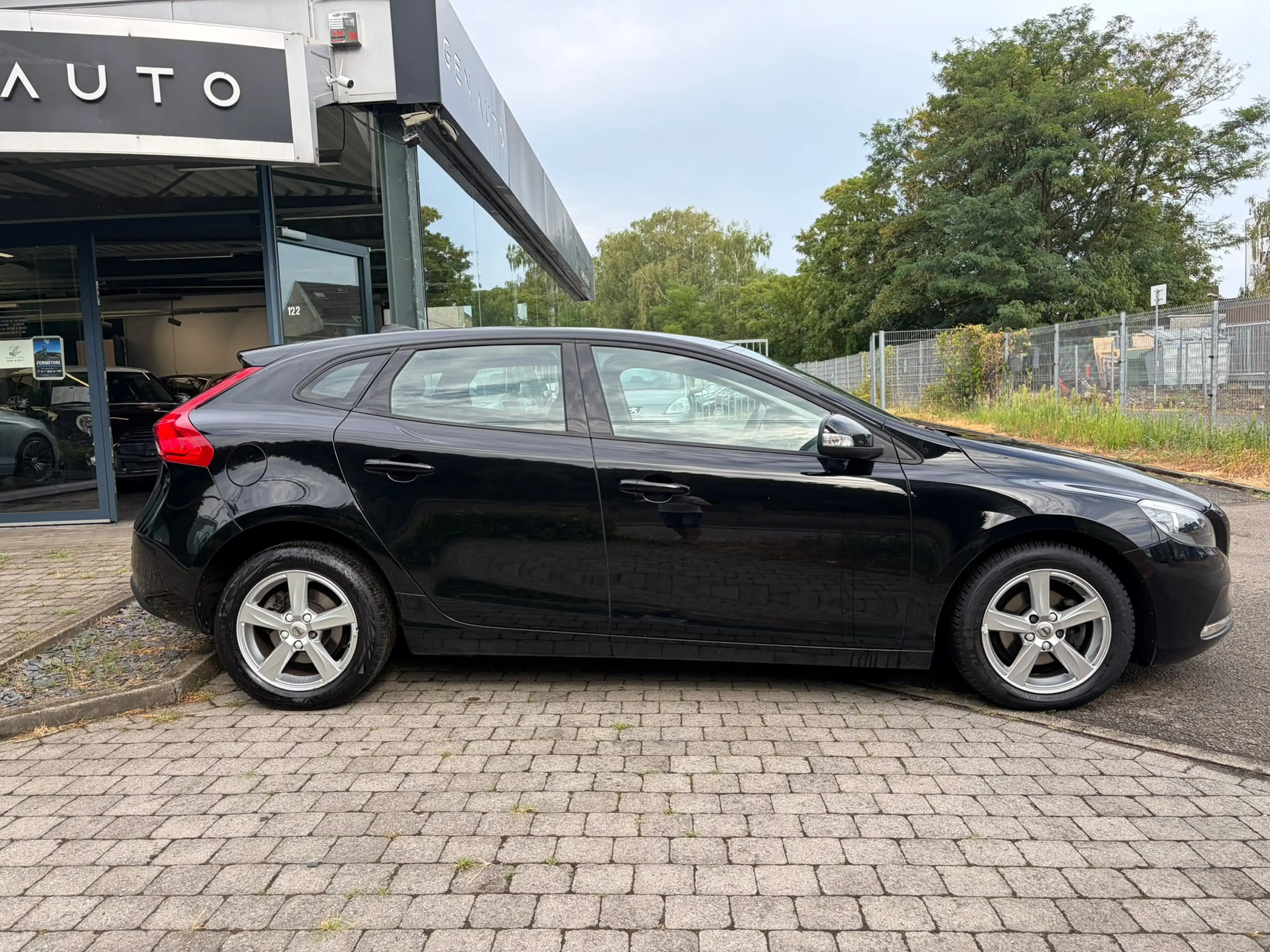 Volvo V40 2.0 D2 Eco Kinetic GPS Airco PDC * 12 MOIS GARANTIE * — photo 4