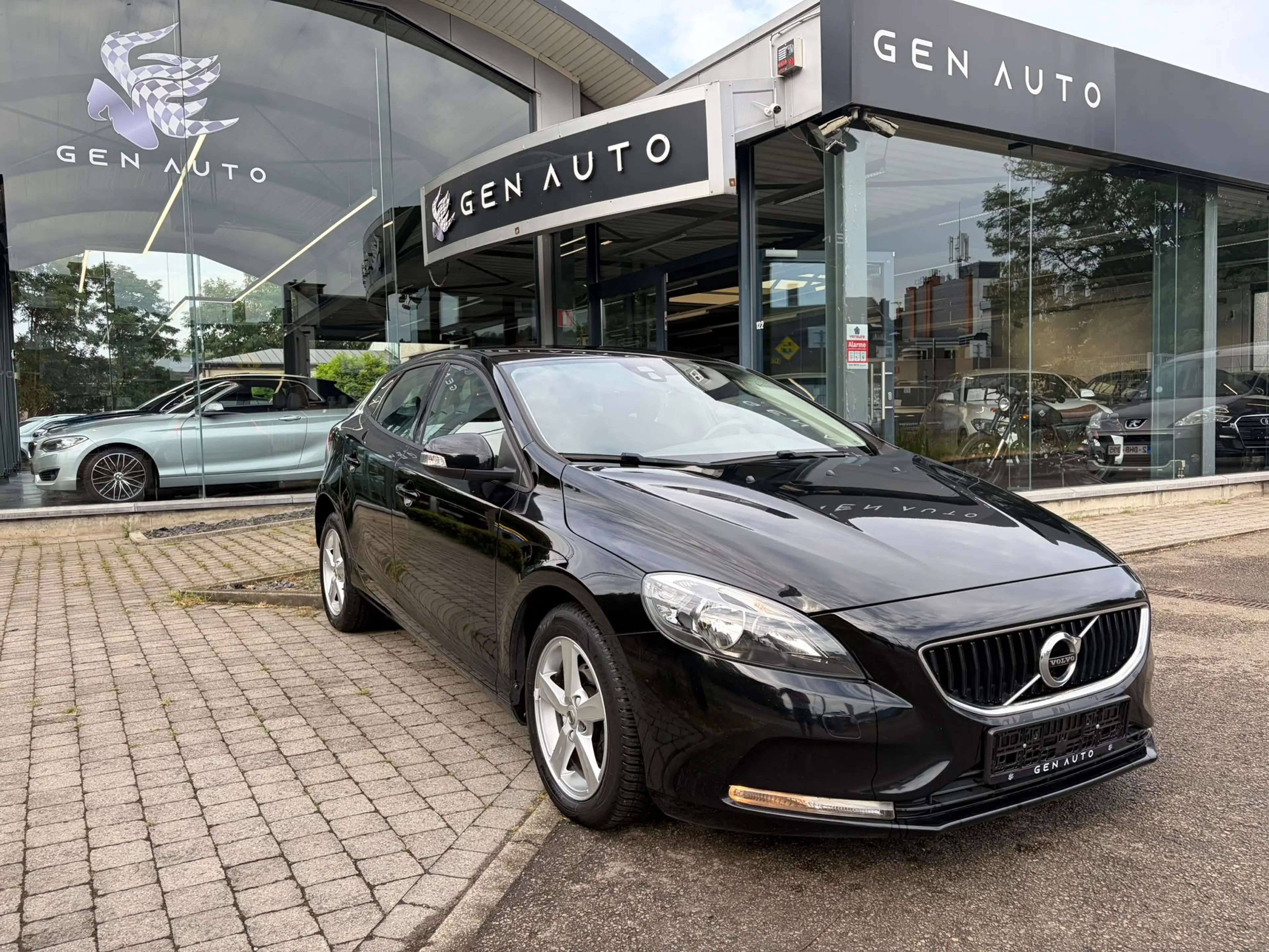 Volvo V40 2.0 D2 Eco Kinetic GPS Airco PDC * 12 MOIS GARANTIE *