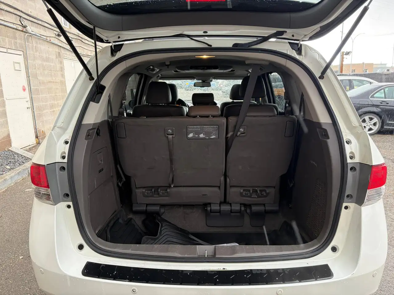 Honda Odyssey снимка Honda Odyssey