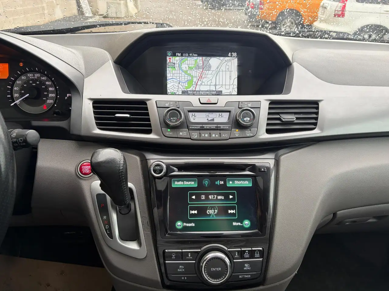 Honda Odyssey снимка Honda Odyssey